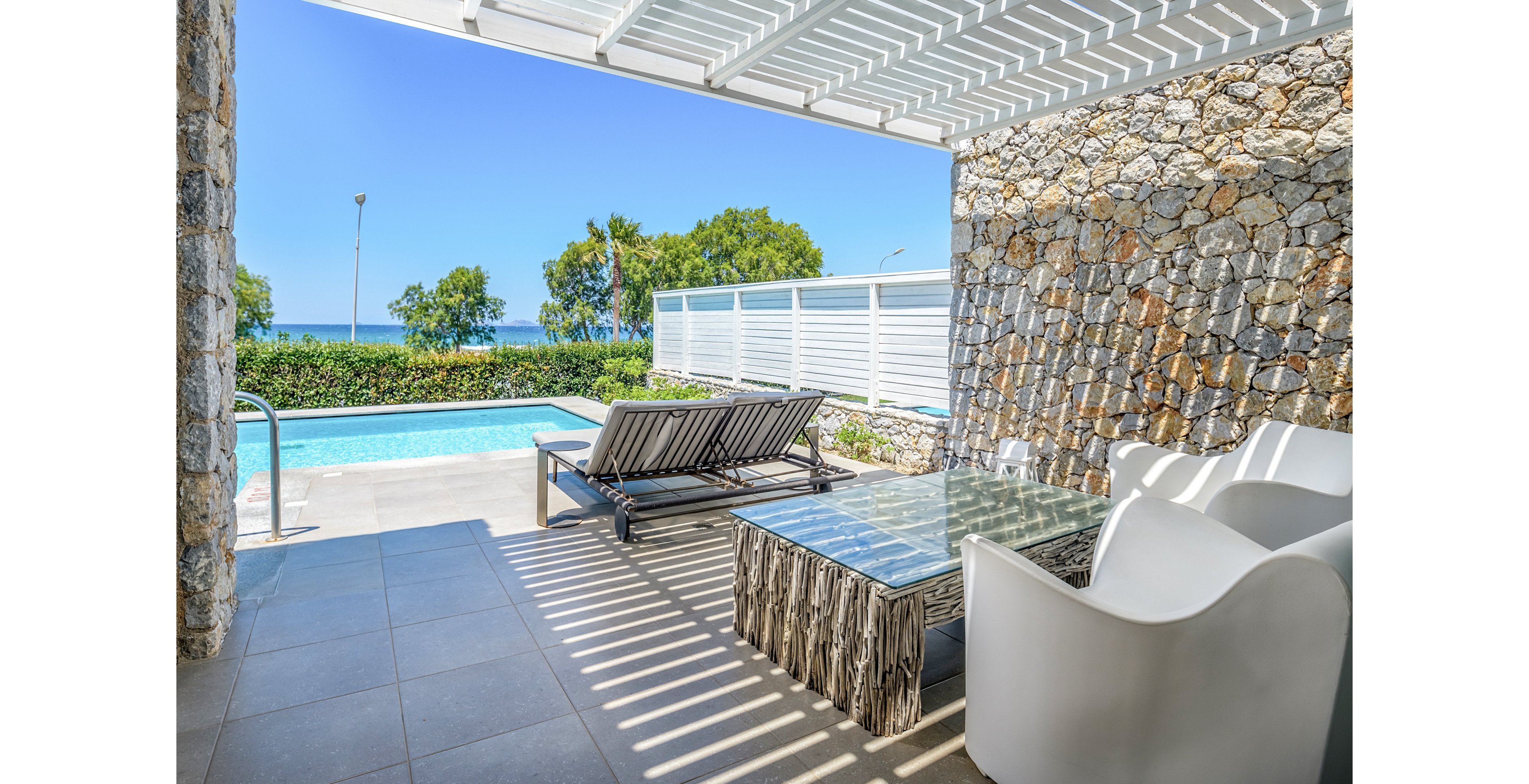 Diamond Deluxe Hotel