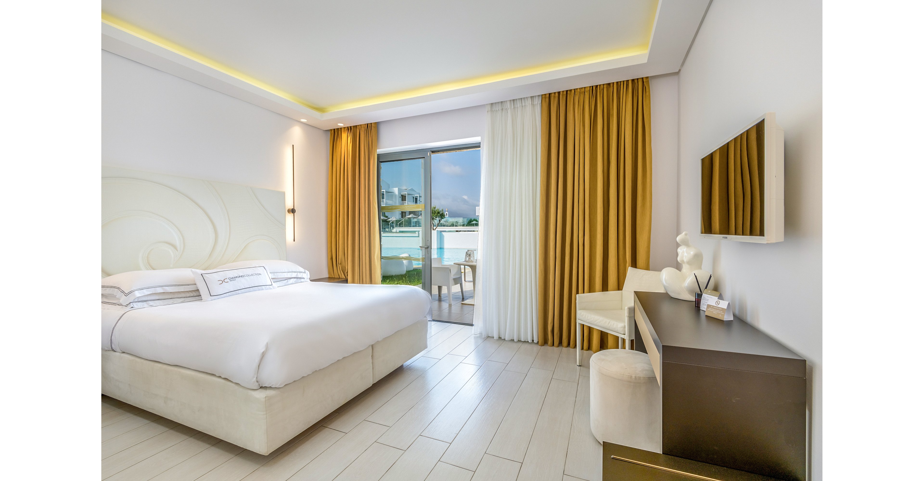 Diamond Deluxe Hotel