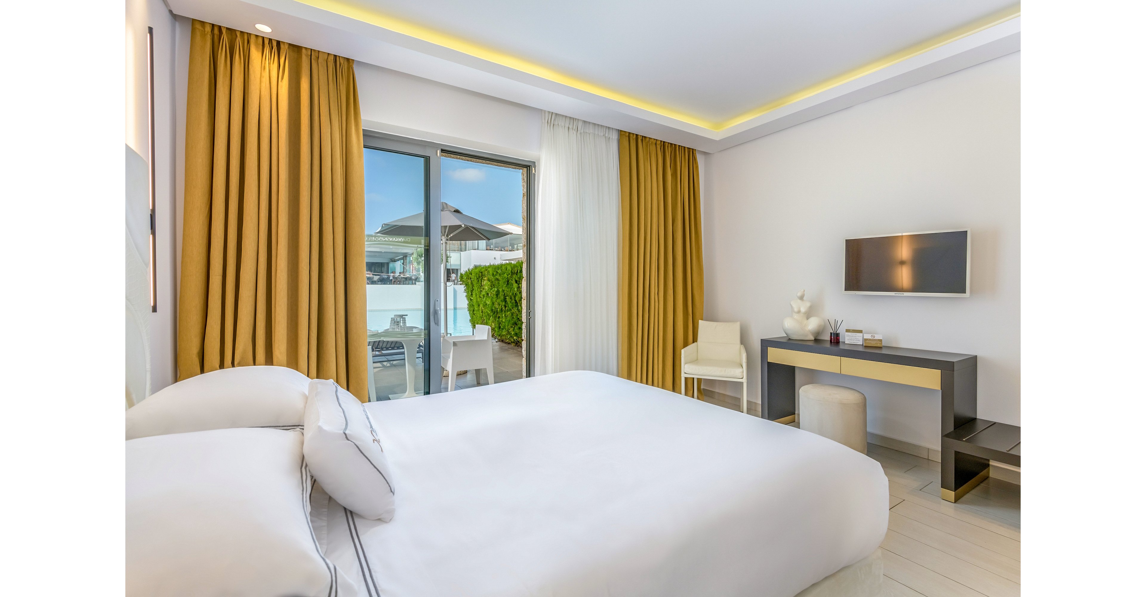 Diamond Deluxe Hotel