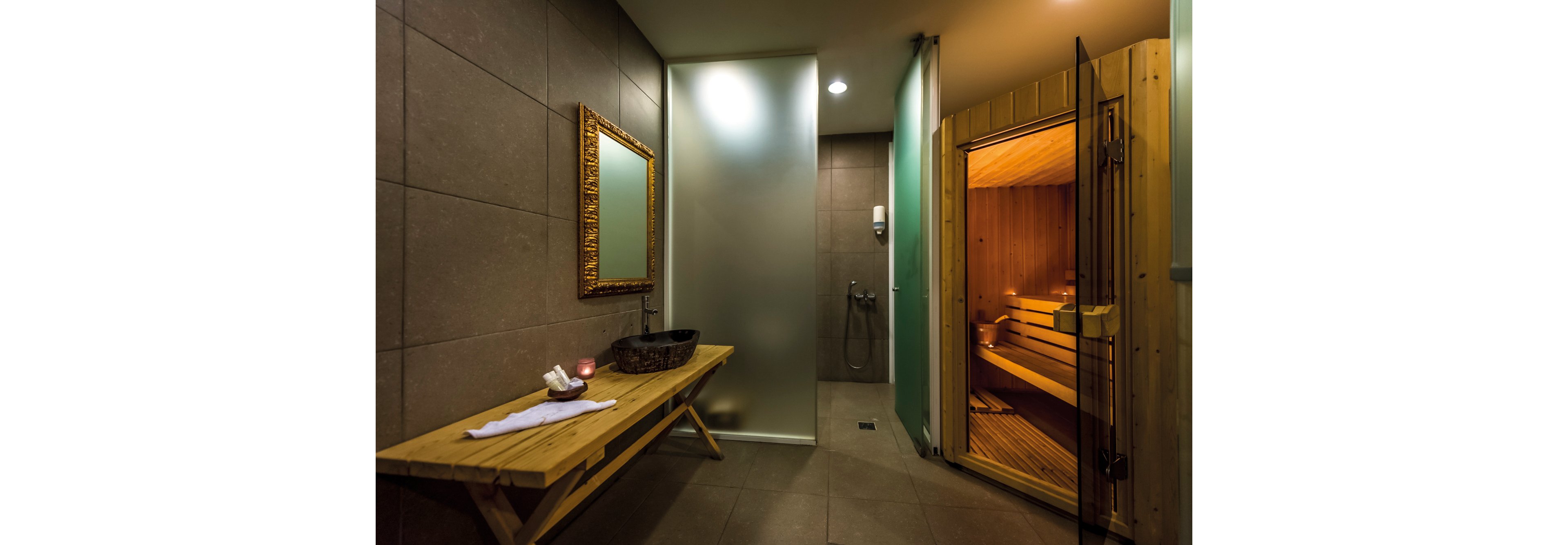 Diamond Deluxe Hotel