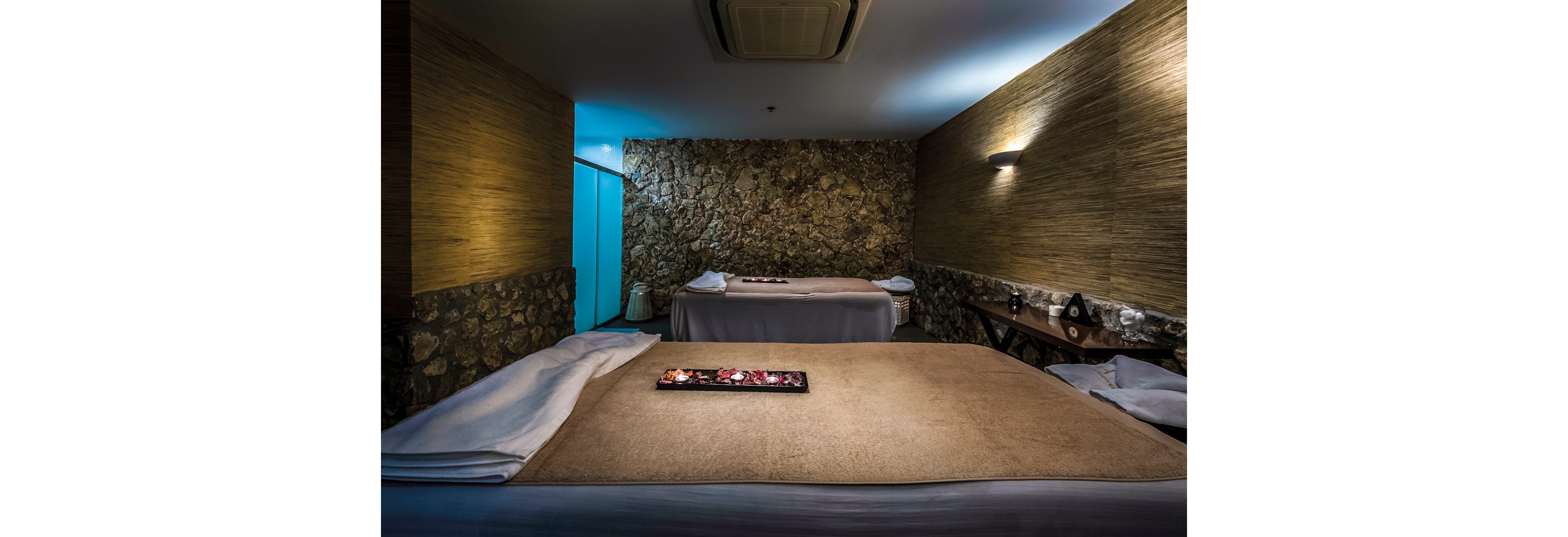 Diamond Deluxe Hotel