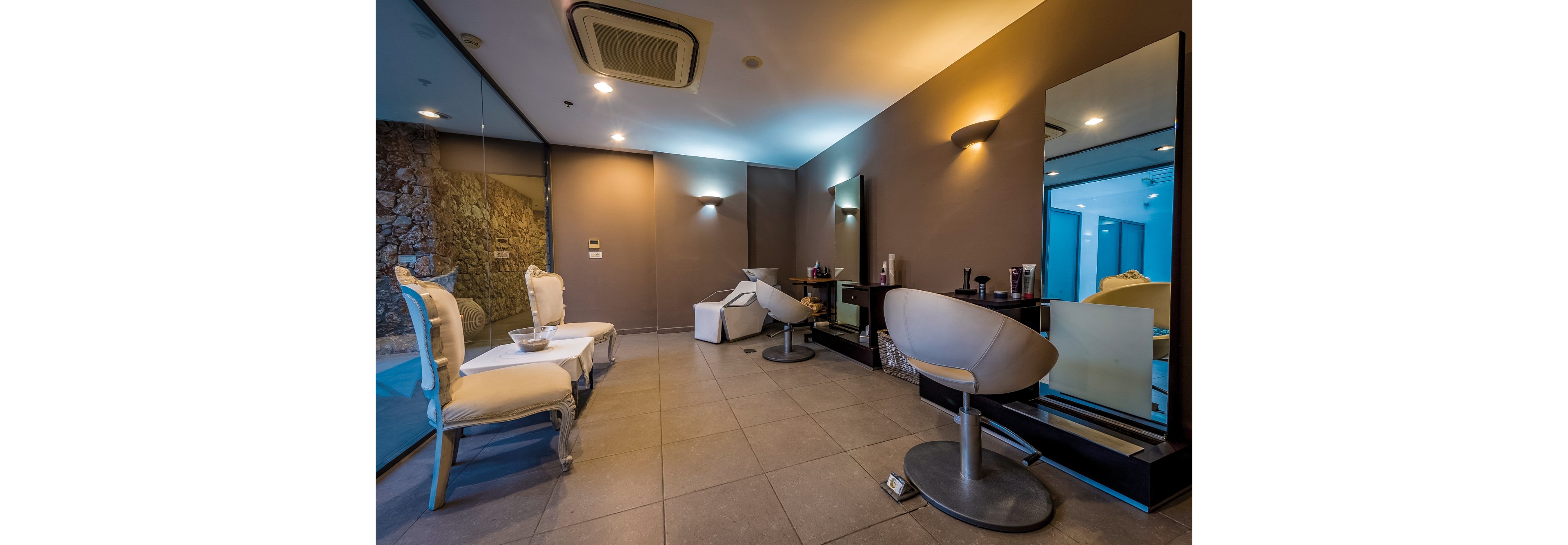 Diamond Deluxe Hotel