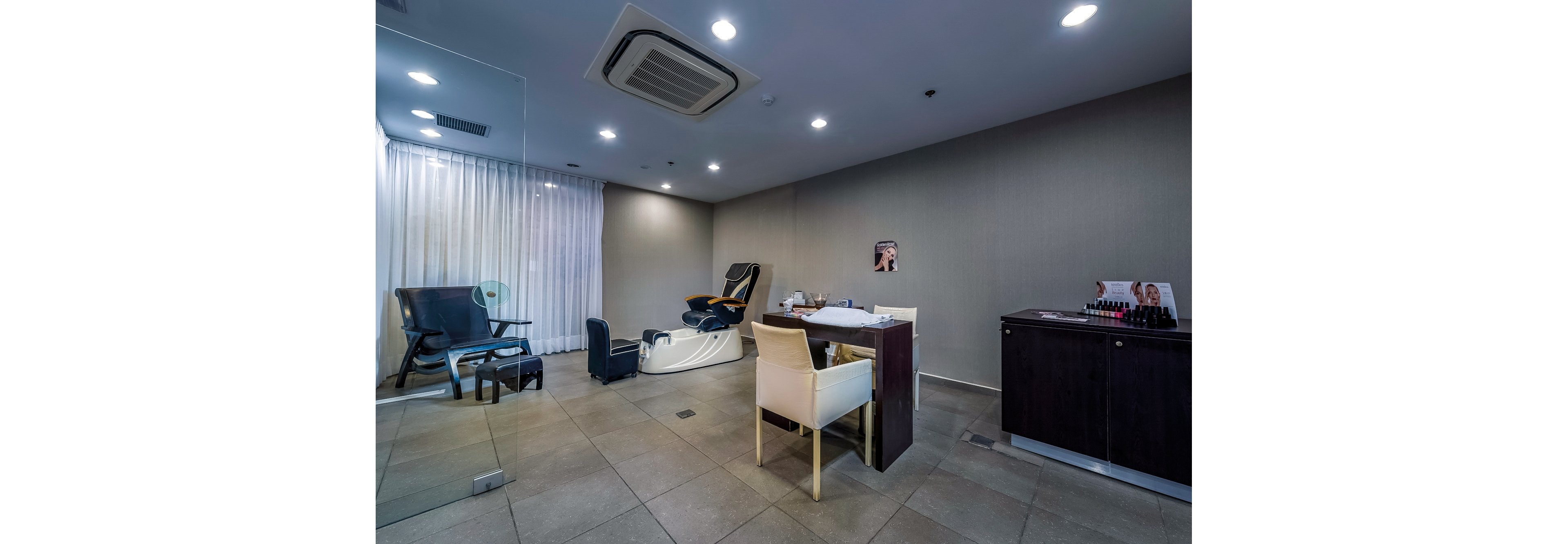 Diamond Deluxe Hotel