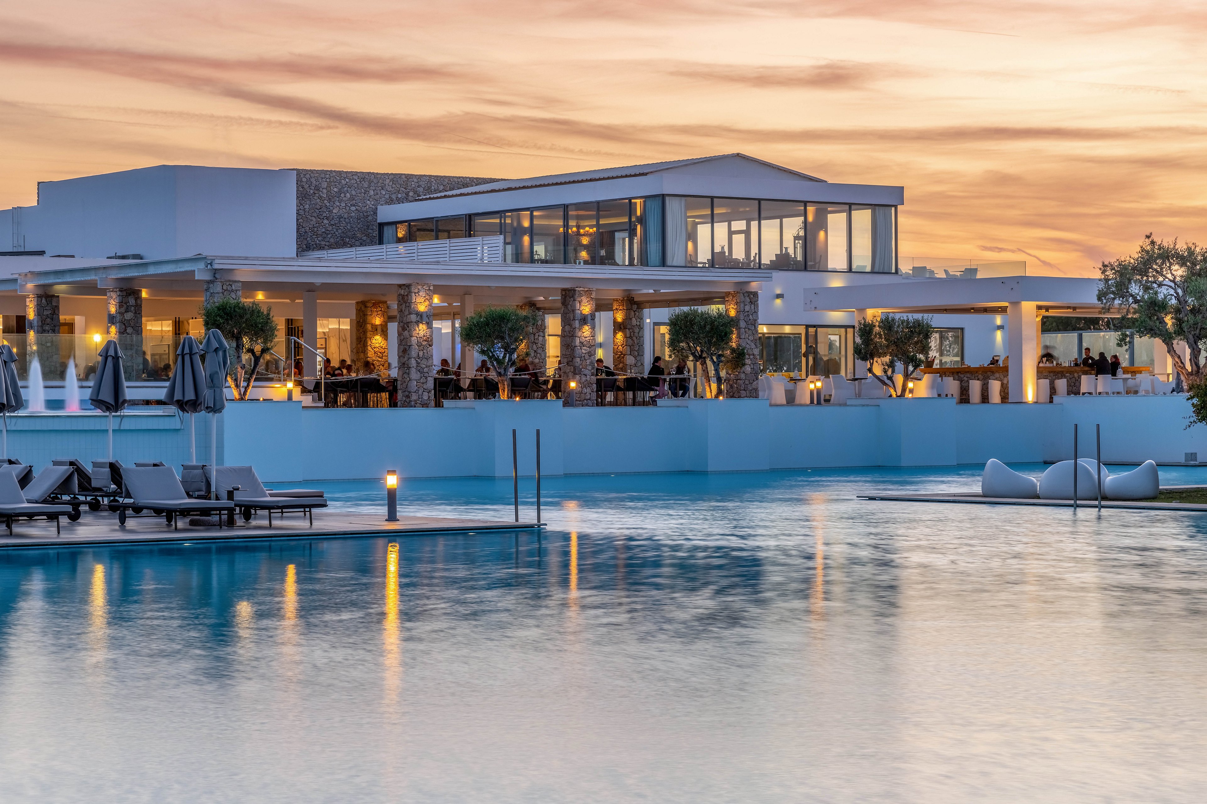 Diamond Deluxe Hotel