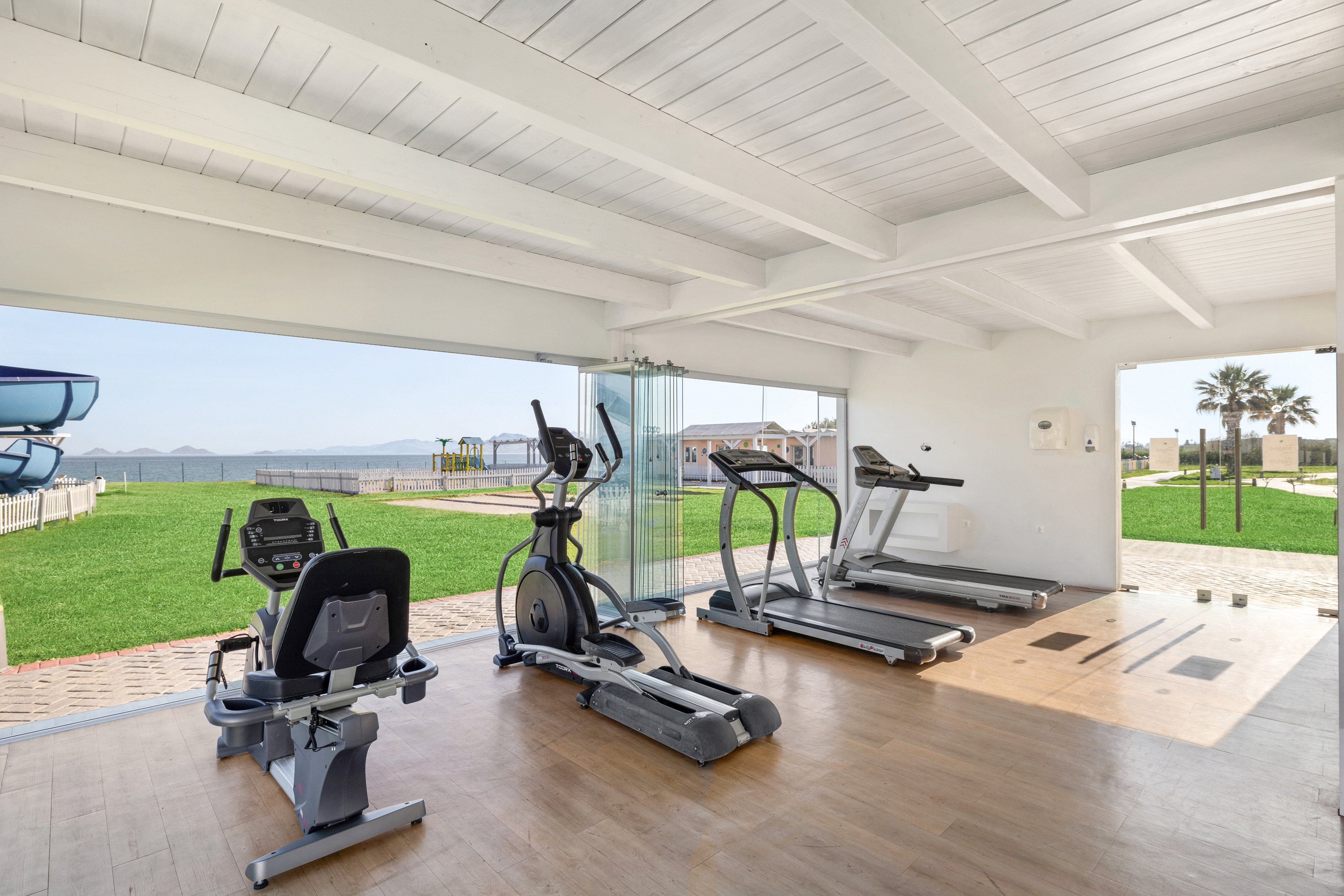 White Olive Marine Aquapark