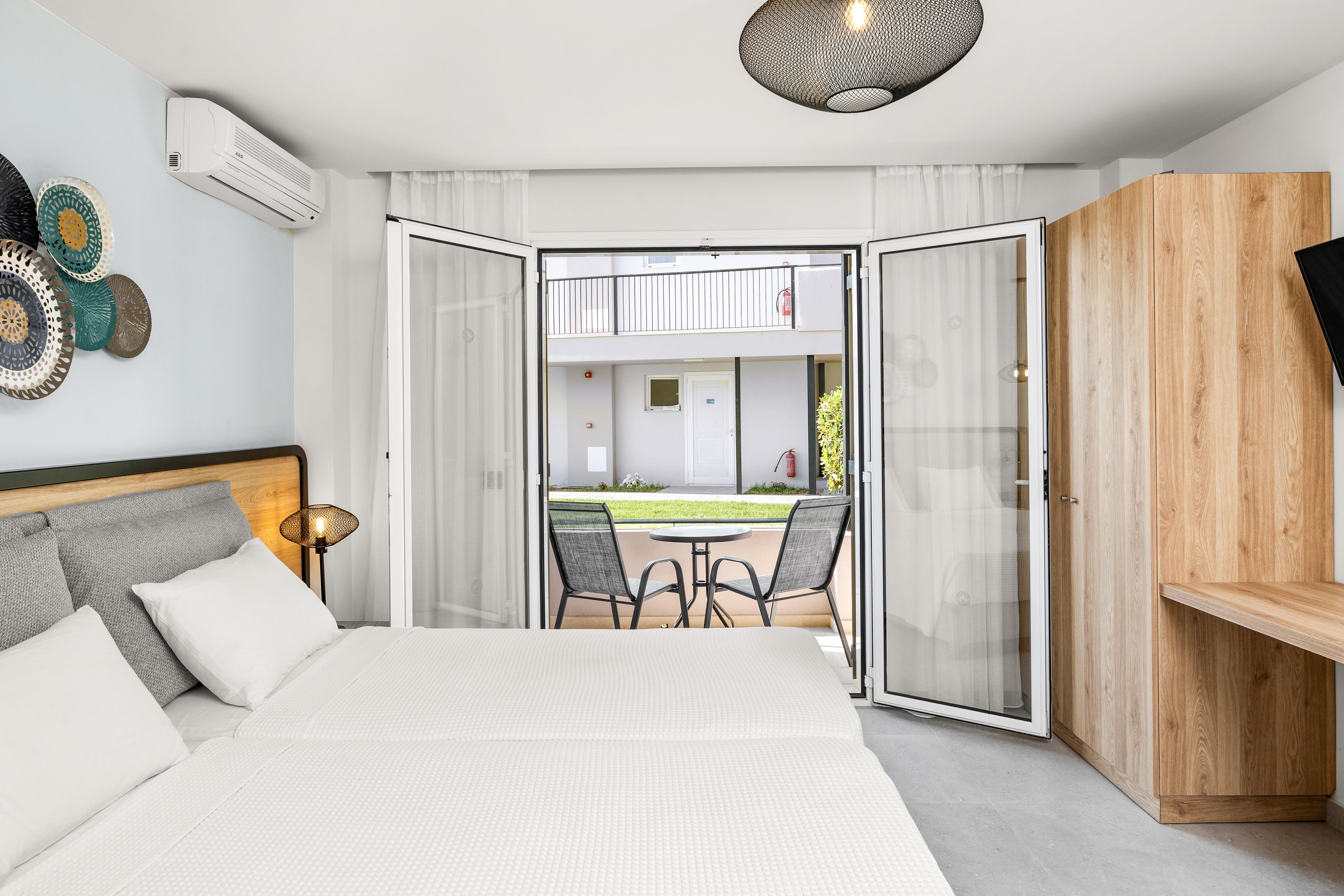 White Olive Marine Aquapark