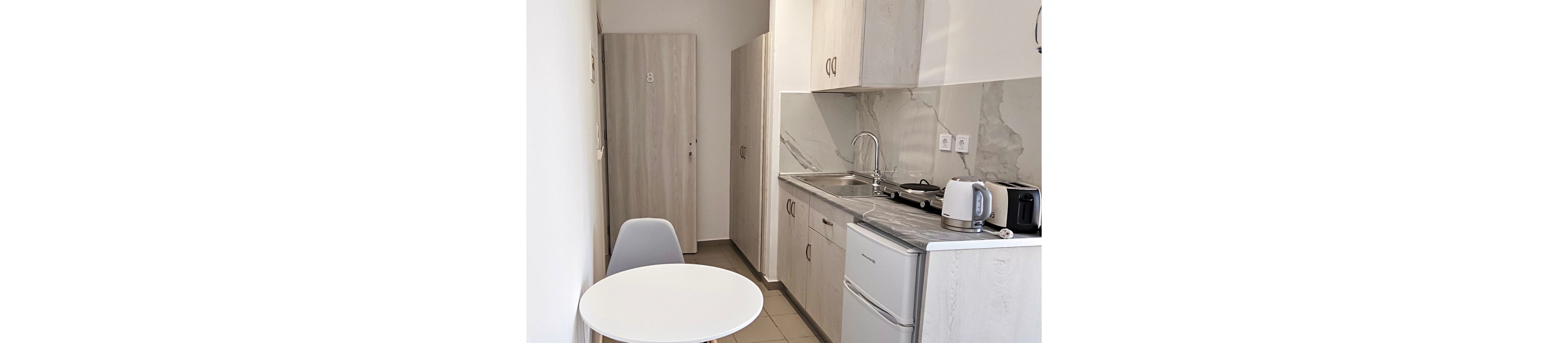 Yiannis The Beekeeper Apartments