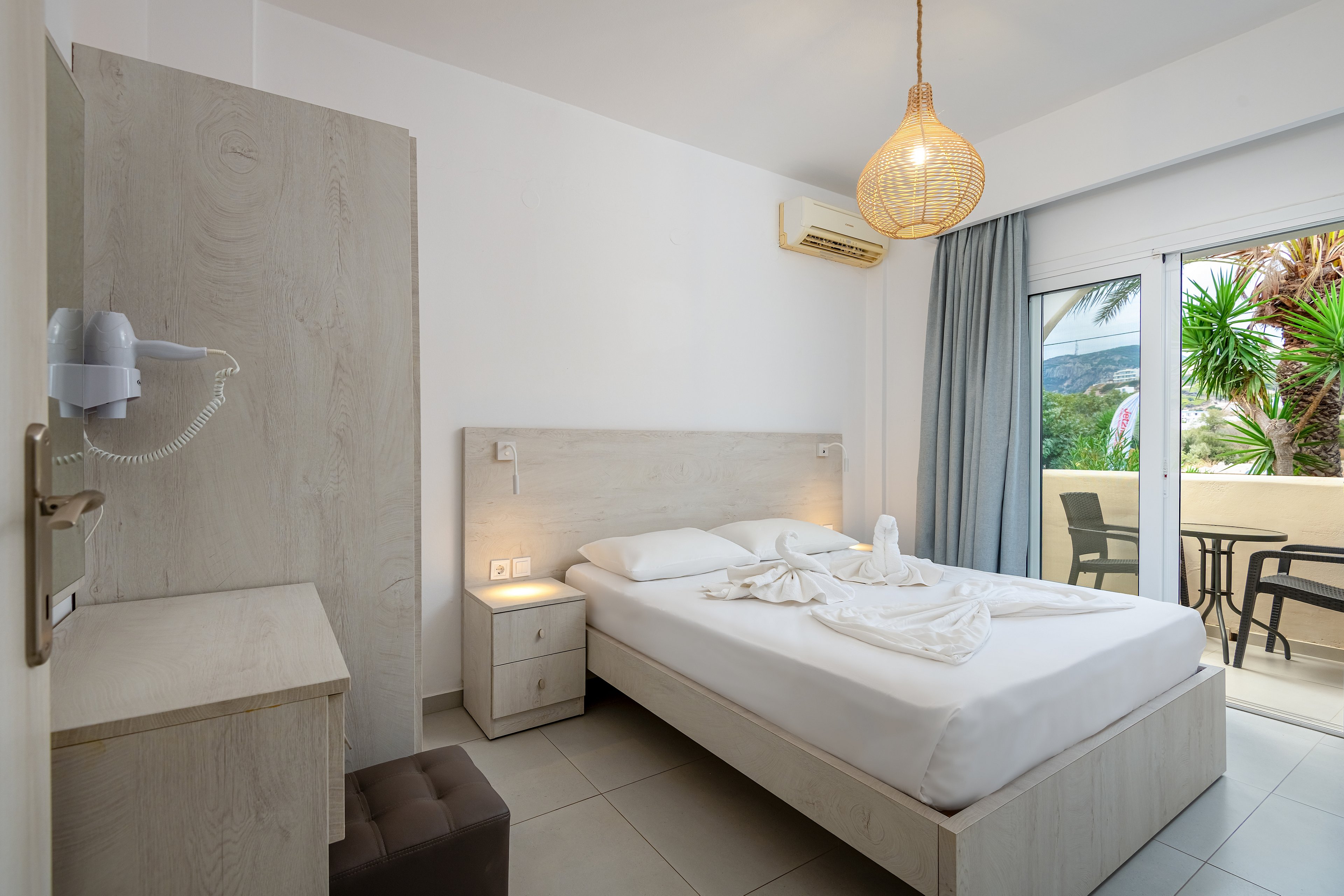 Yiannis The Beekeeper Apartments