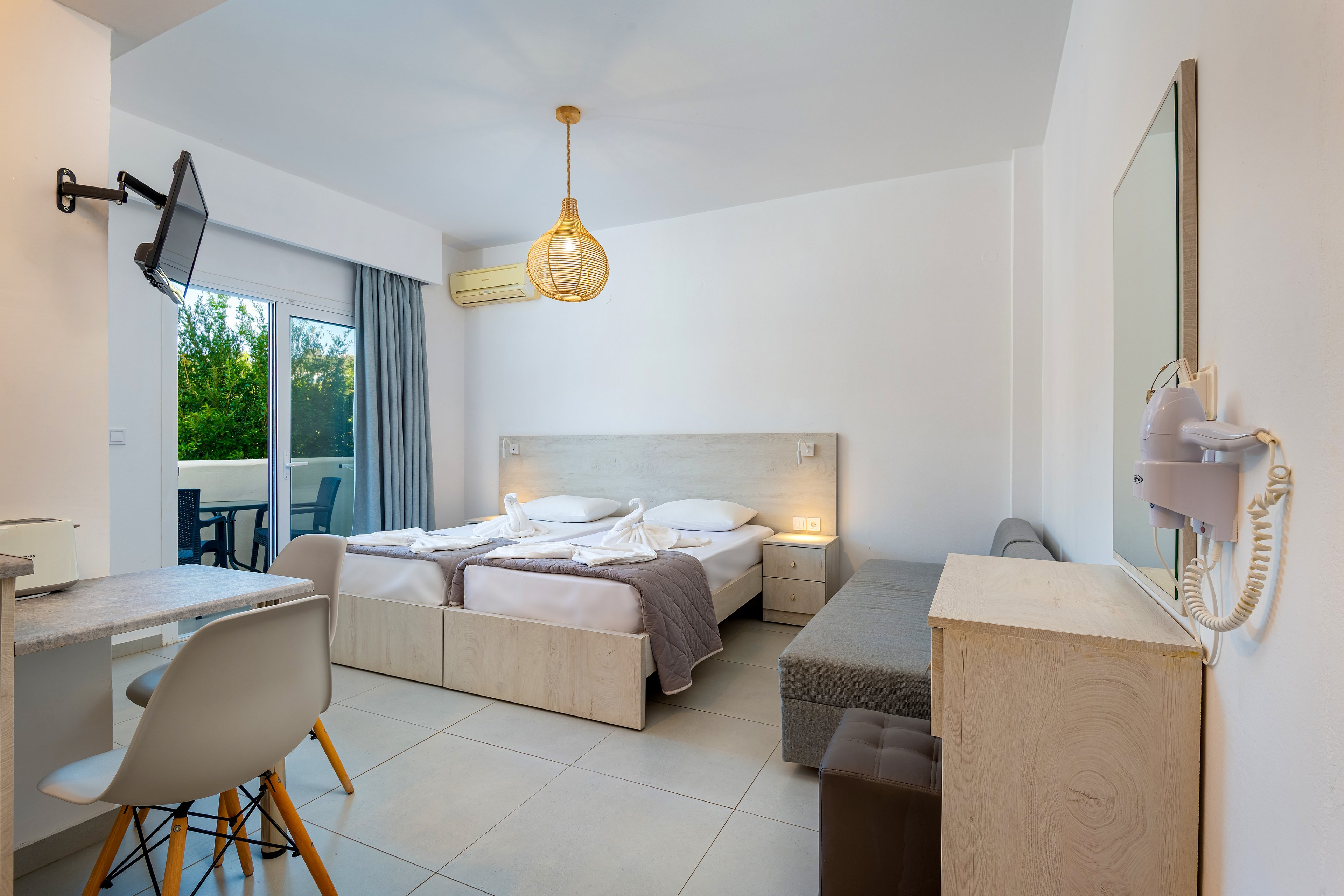 Yiannis The Beekeeper Apartments