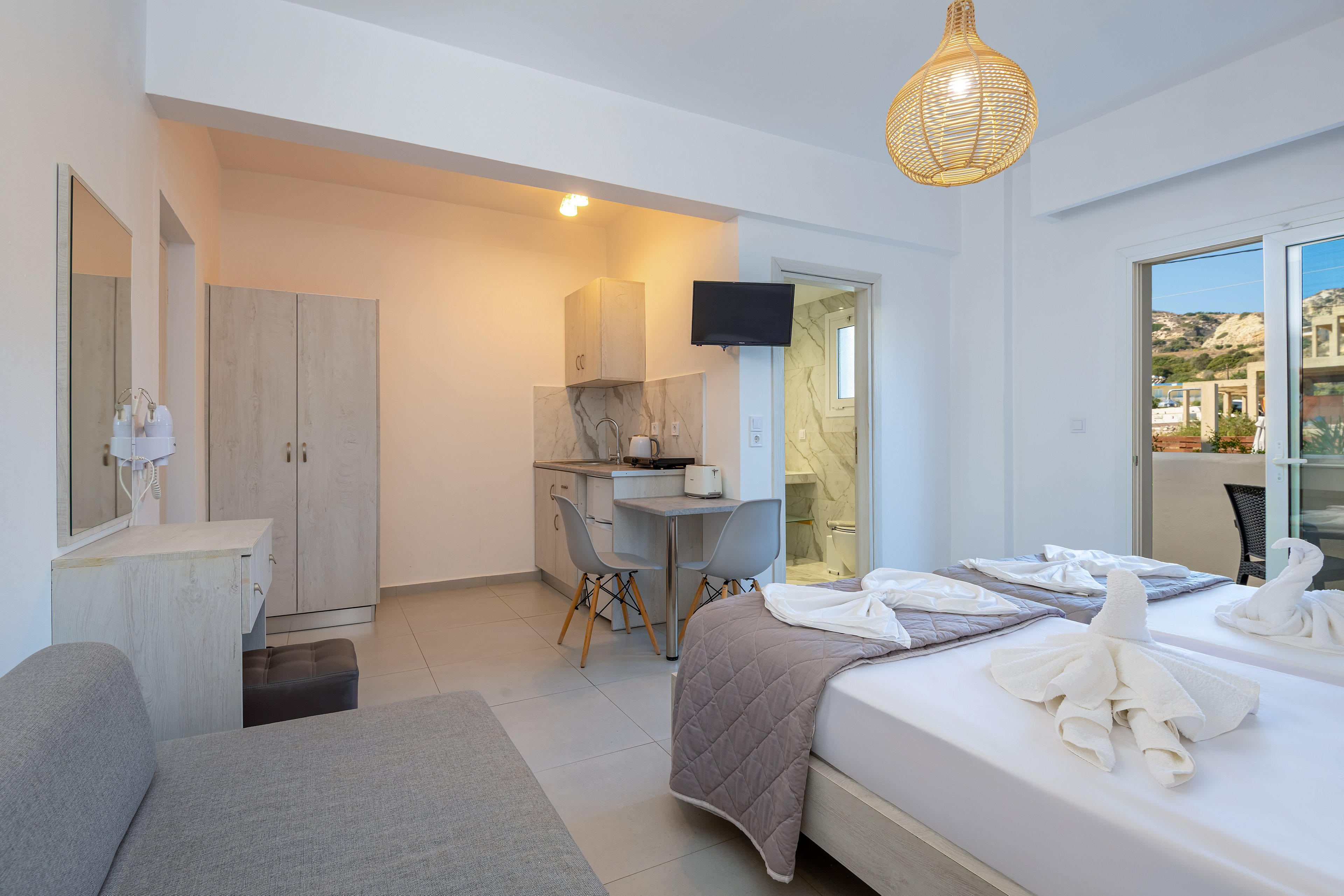 Yiannis The Beekeeper Apartments