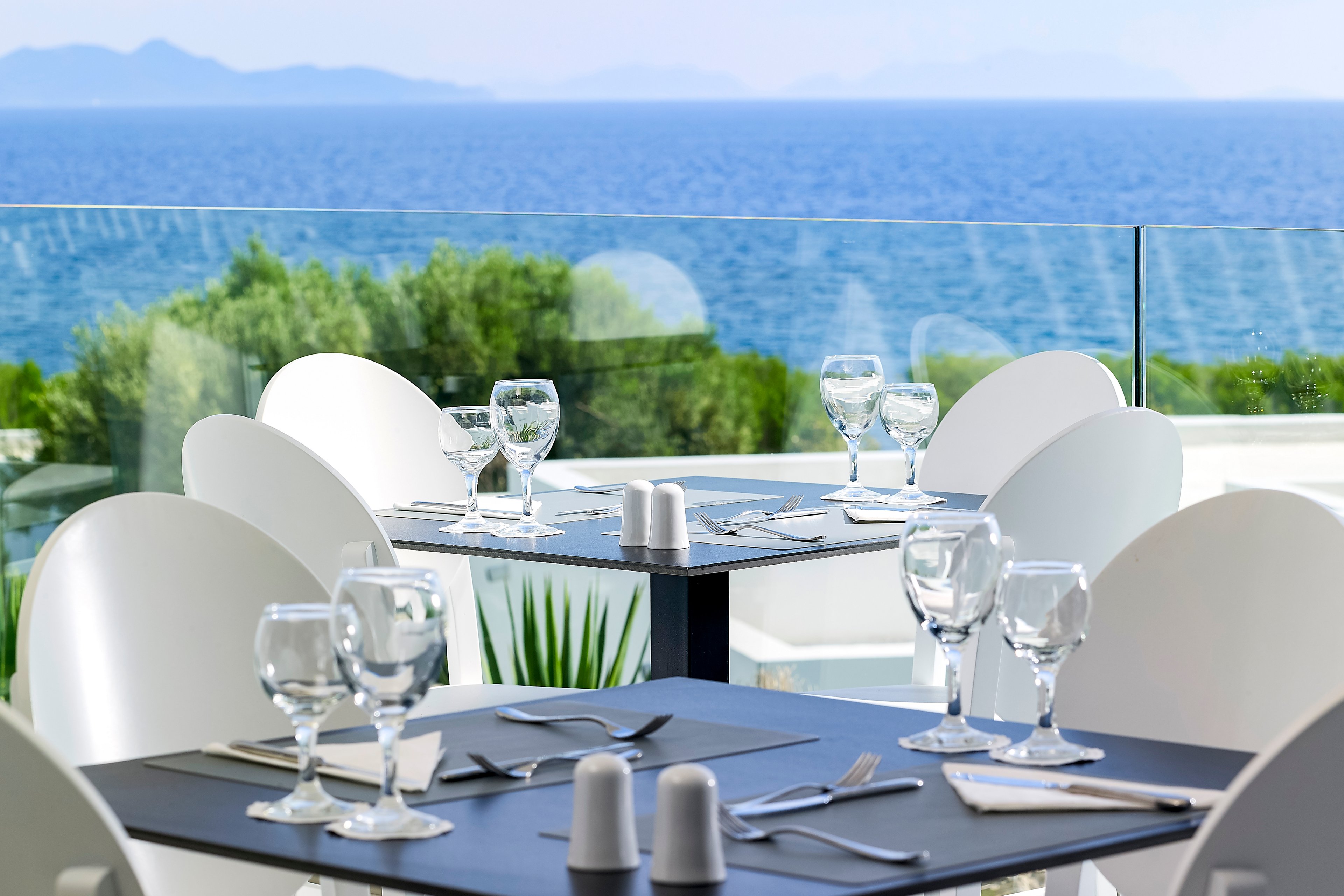 Dimitra Beach Hotel & Suites