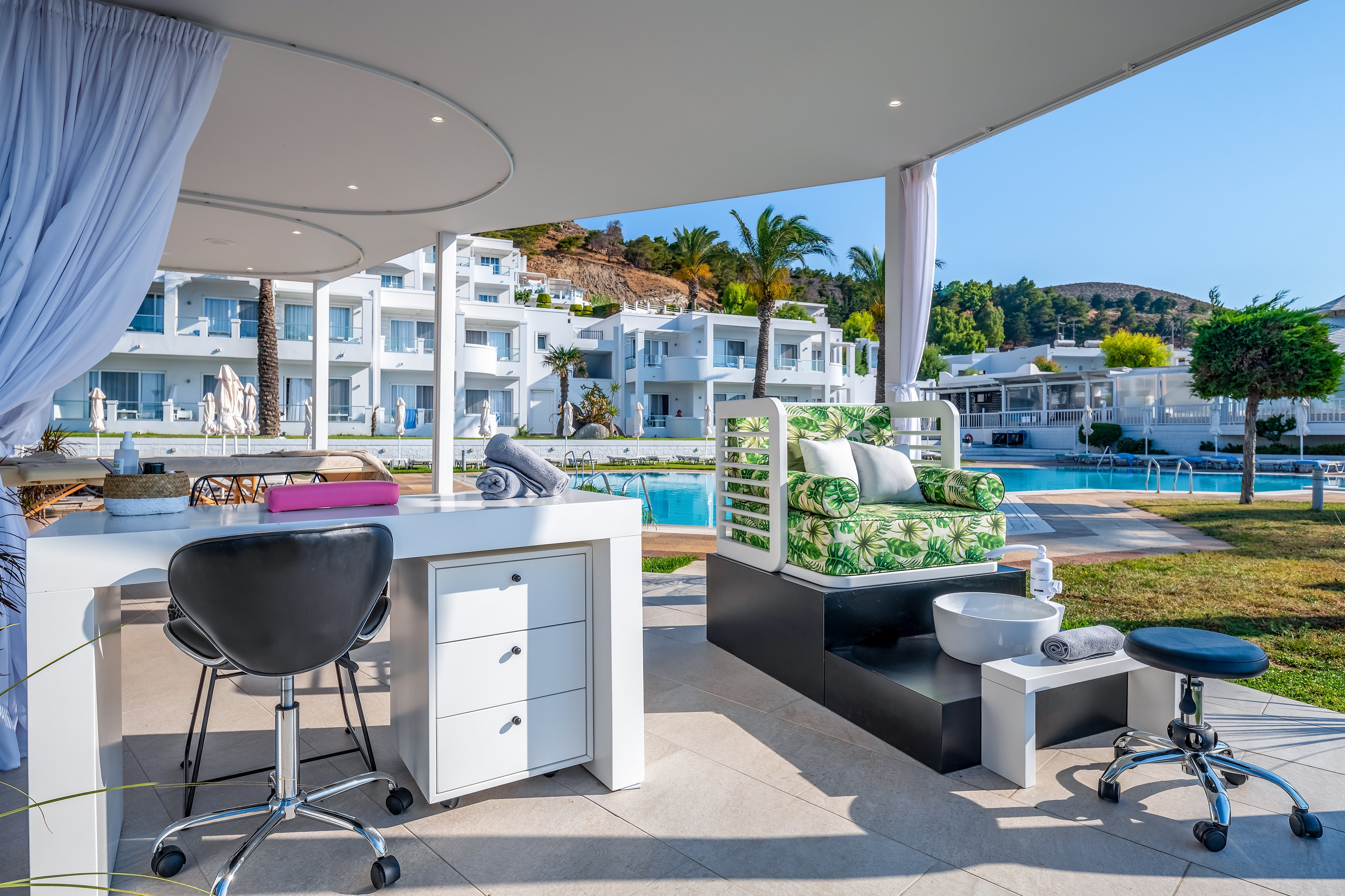 Dimitra Beach Hotel & Suites