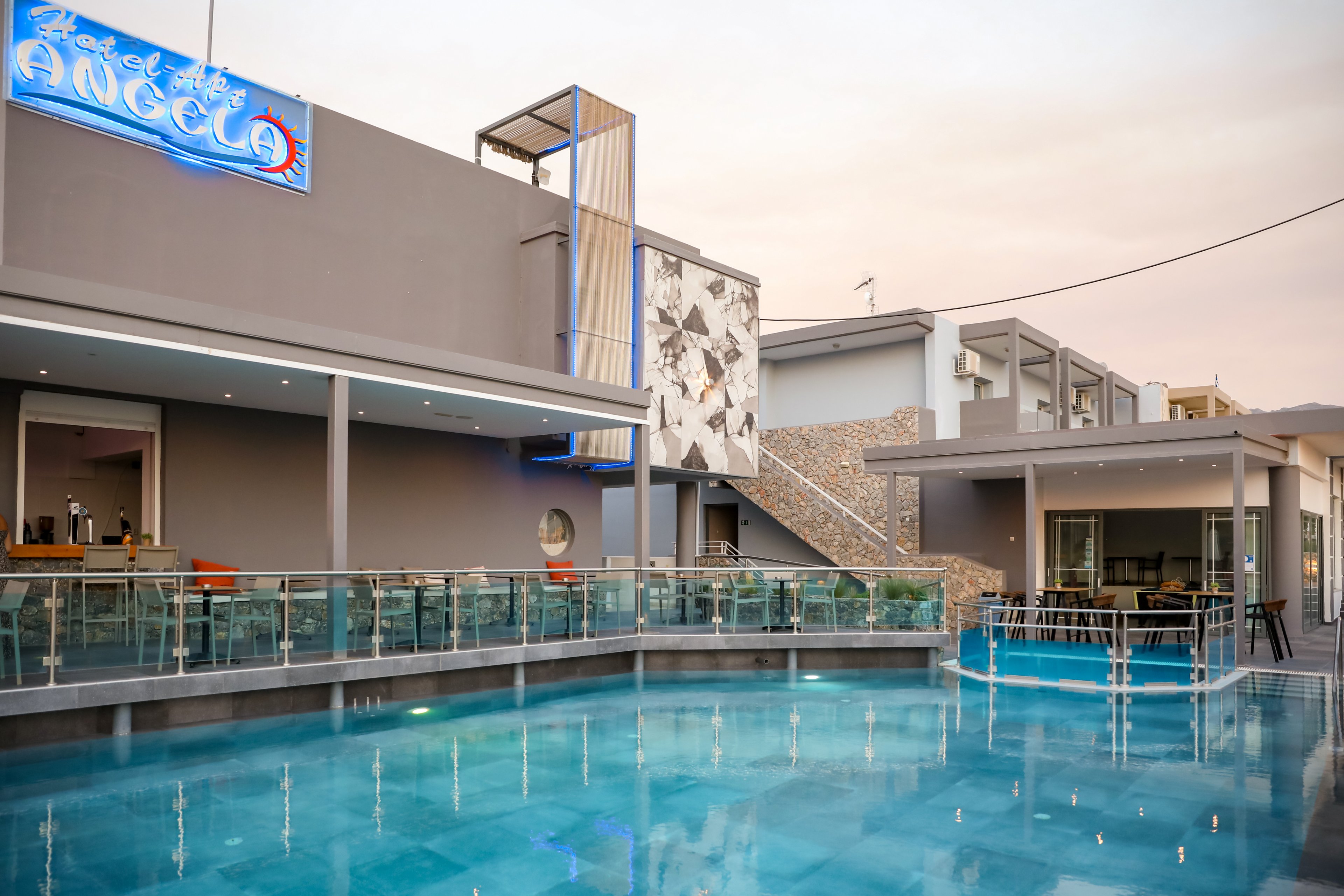 Angela Hotel & Suites