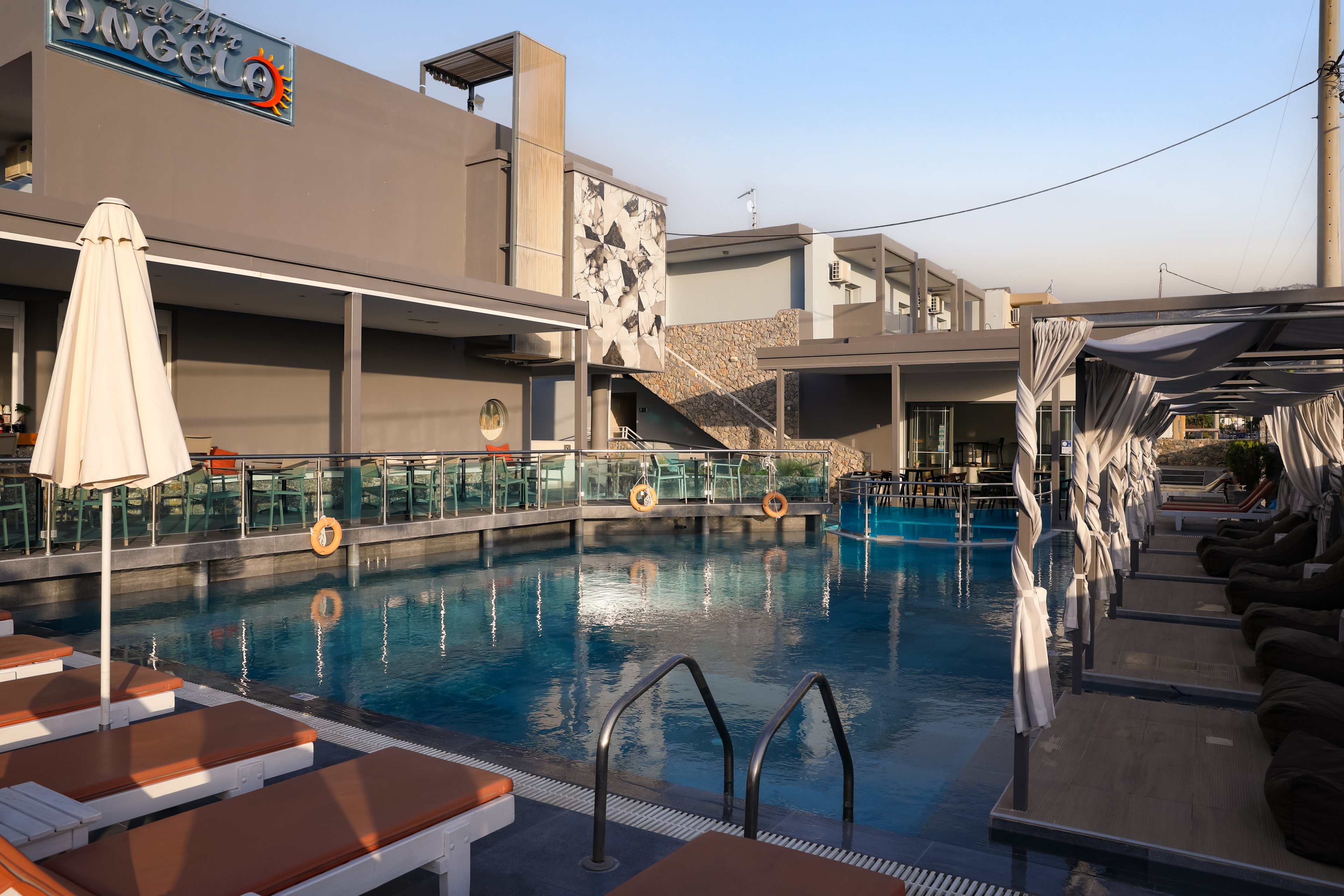 Angela Hotel & Suites