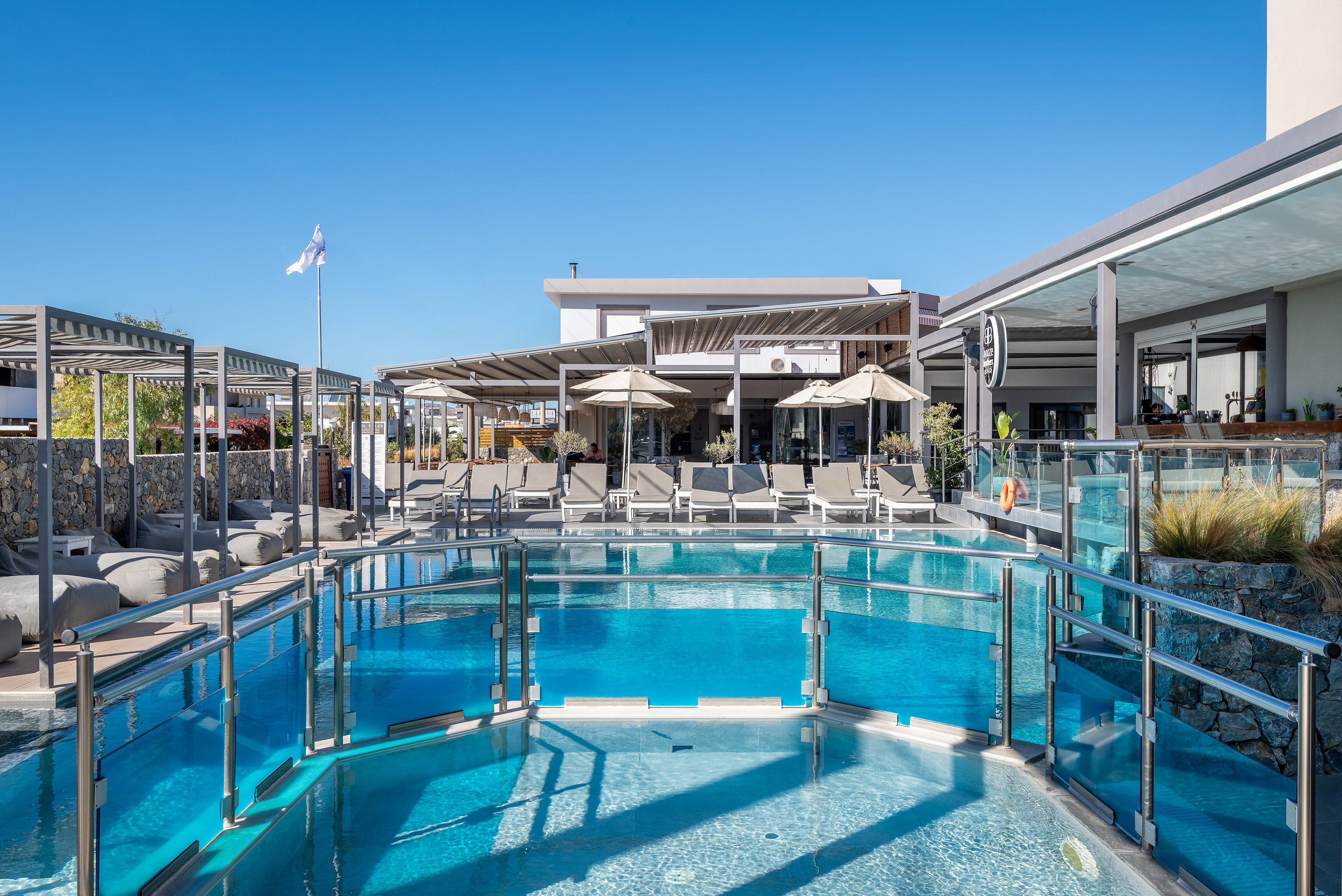 Angela Hotel & Suites