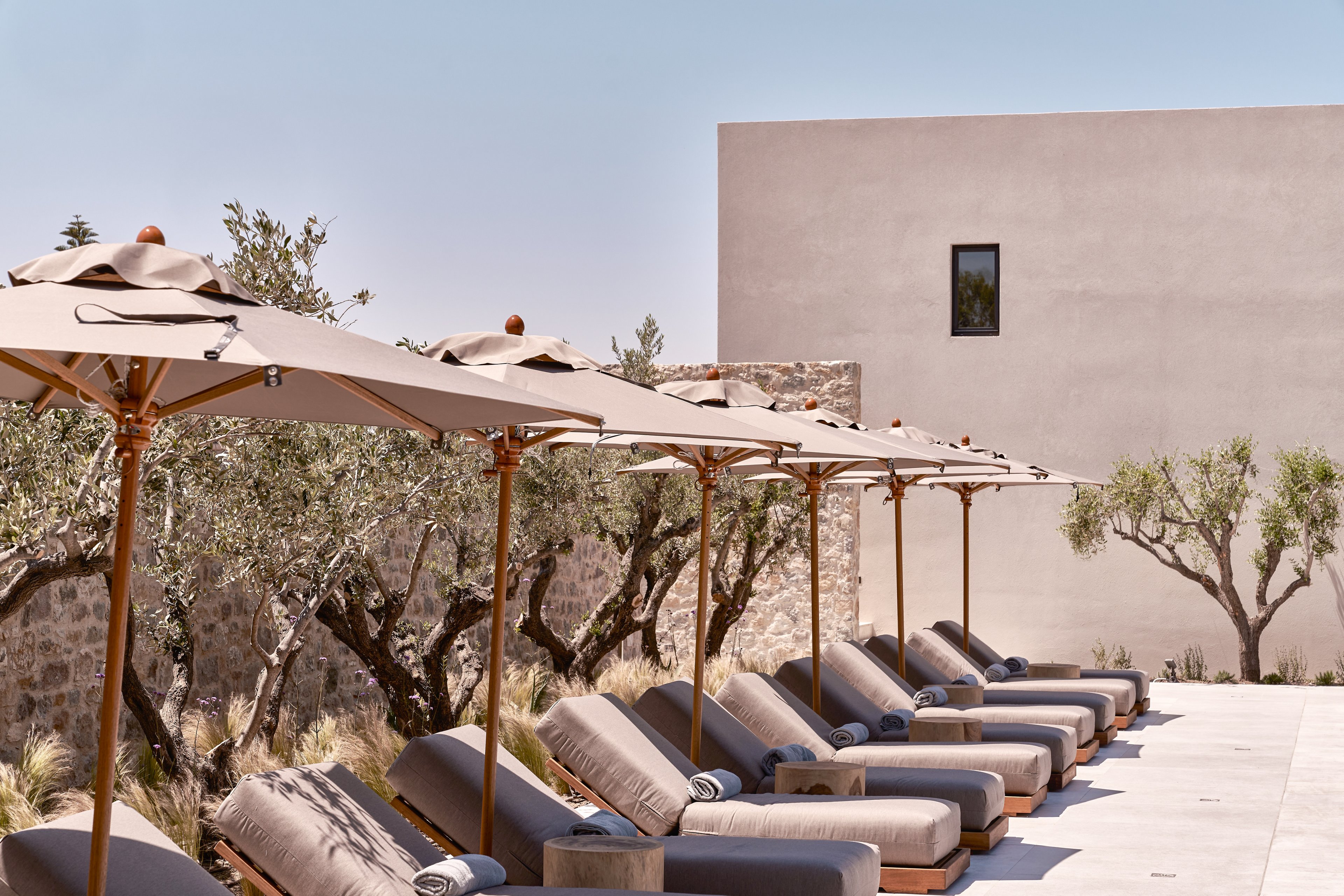 Theros All Suite Hotel