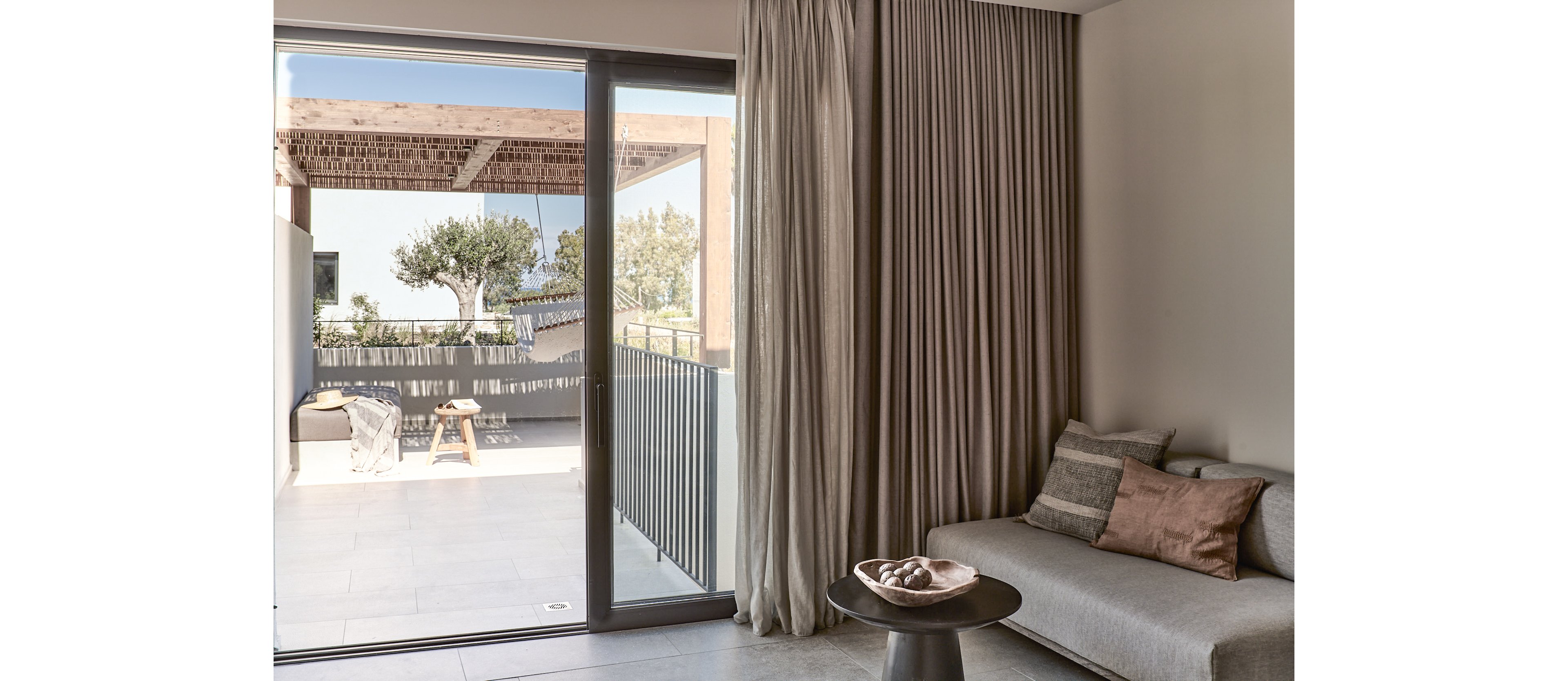 Theros All Suite Hotel