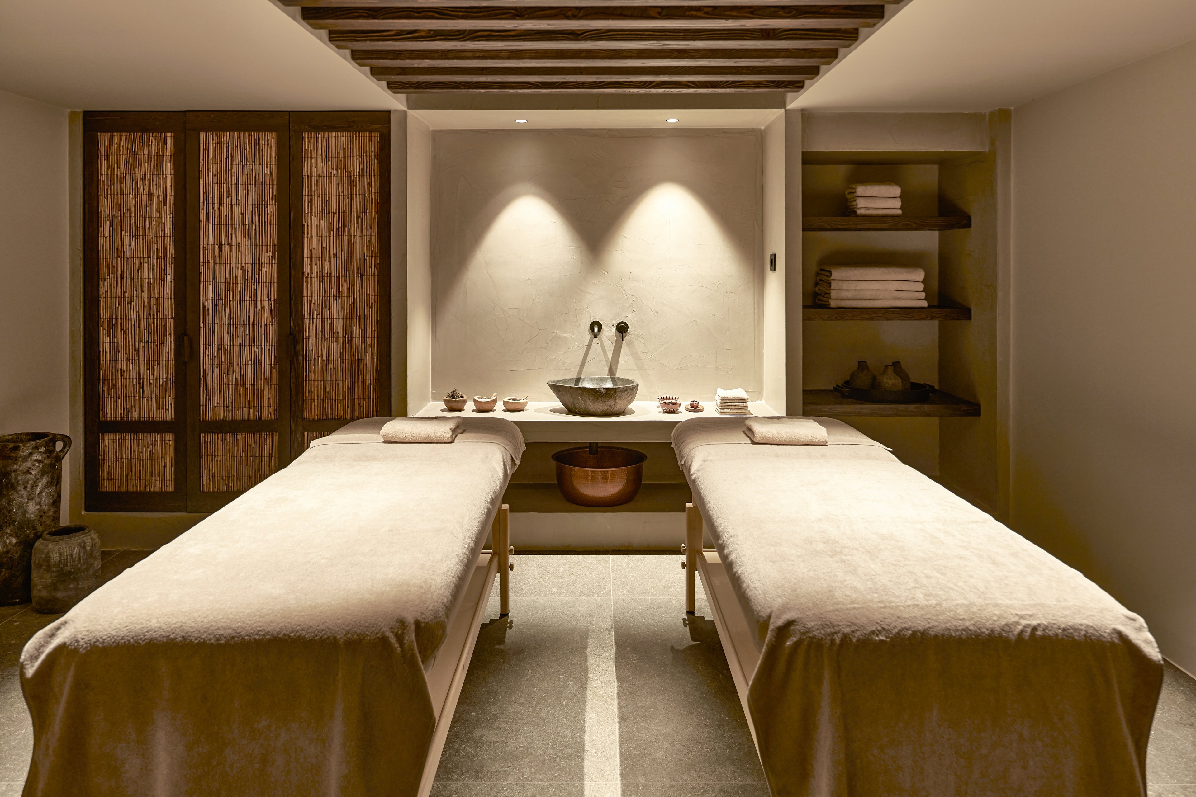 Theros All Suite Hotel