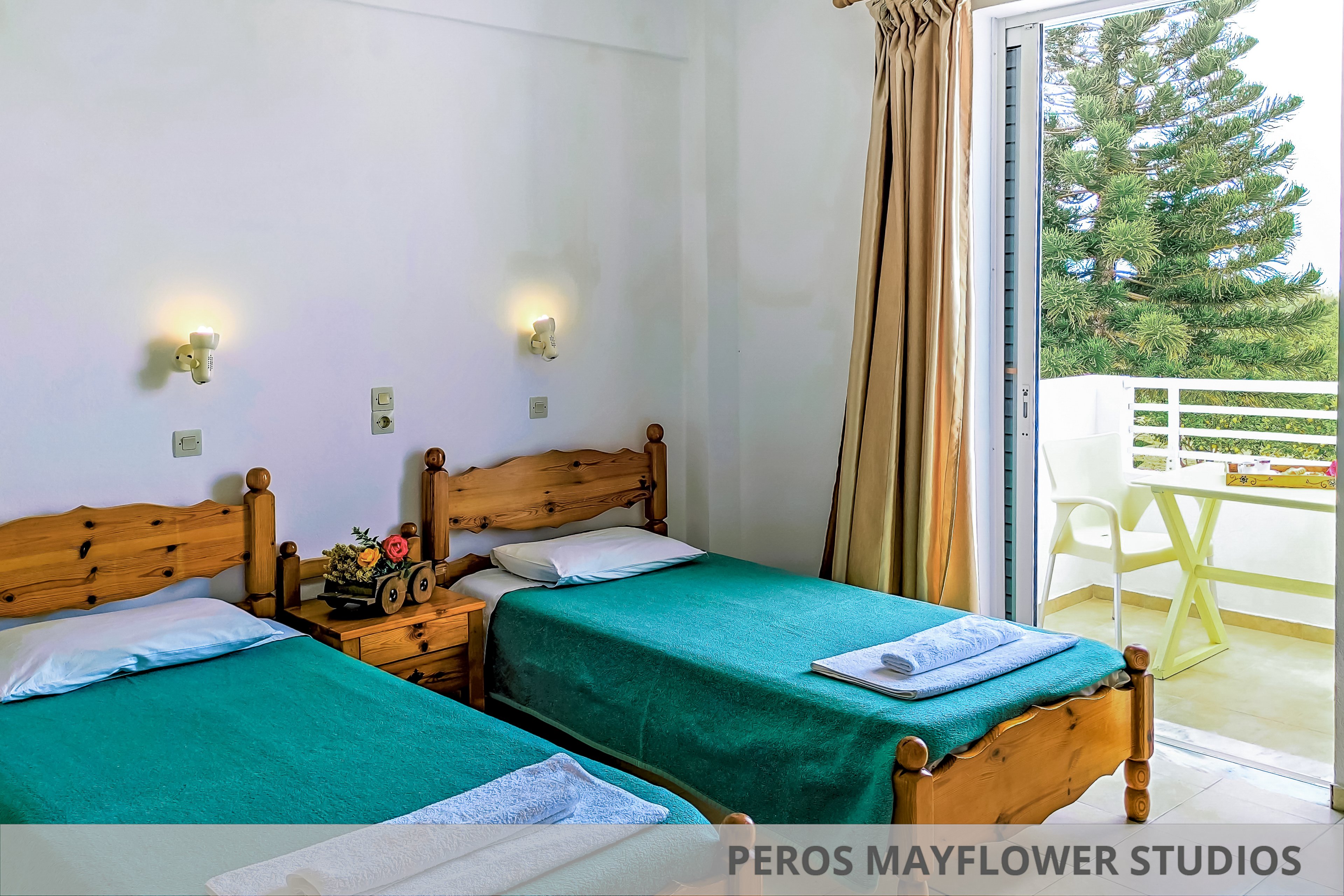 Peros Mayflower Family Studios