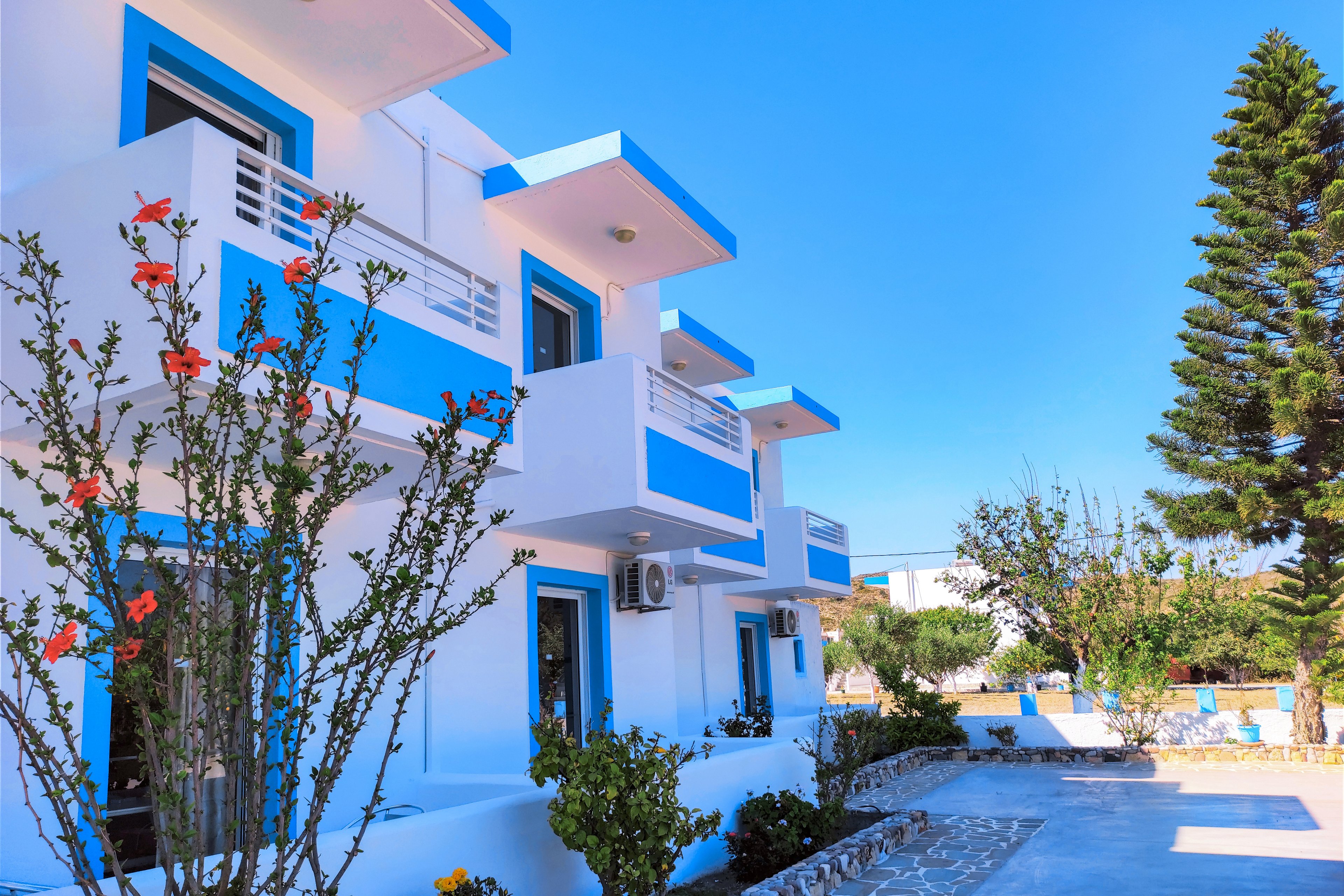 Peros Mayflower Family Studios