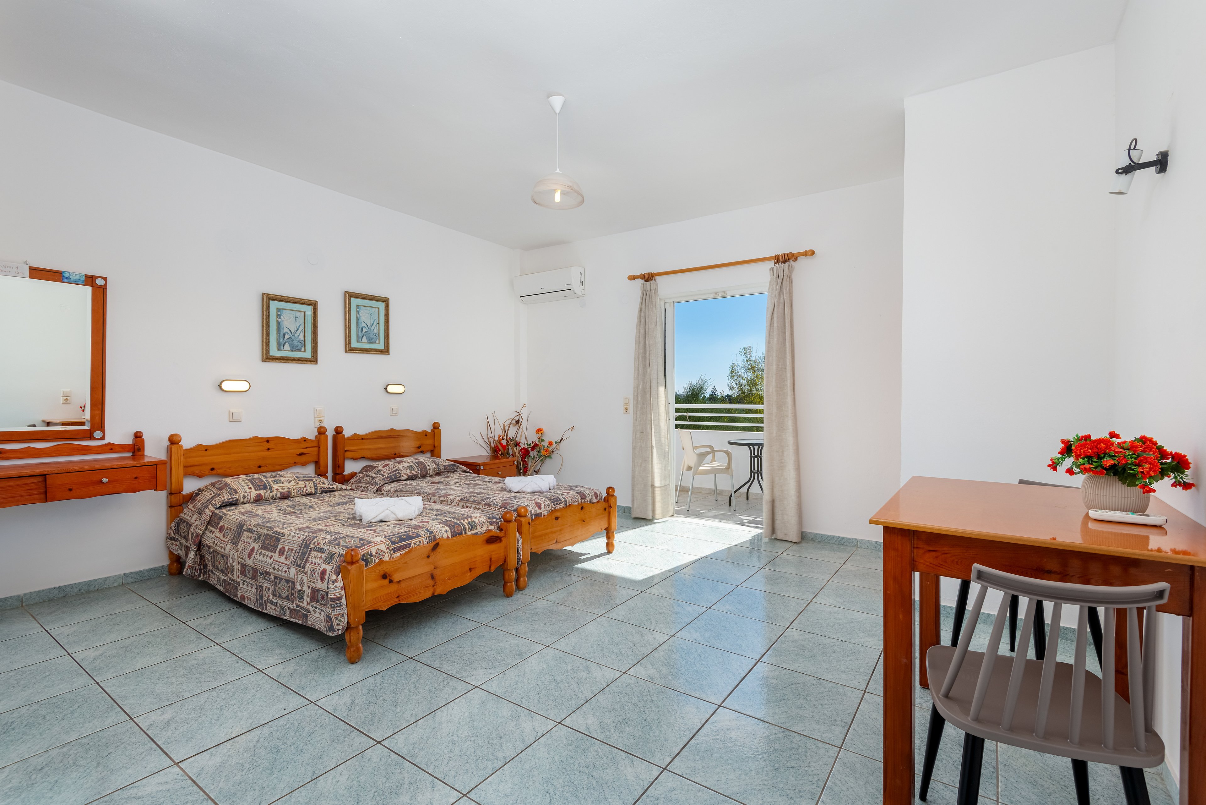 Peros Mayflower Family Studios