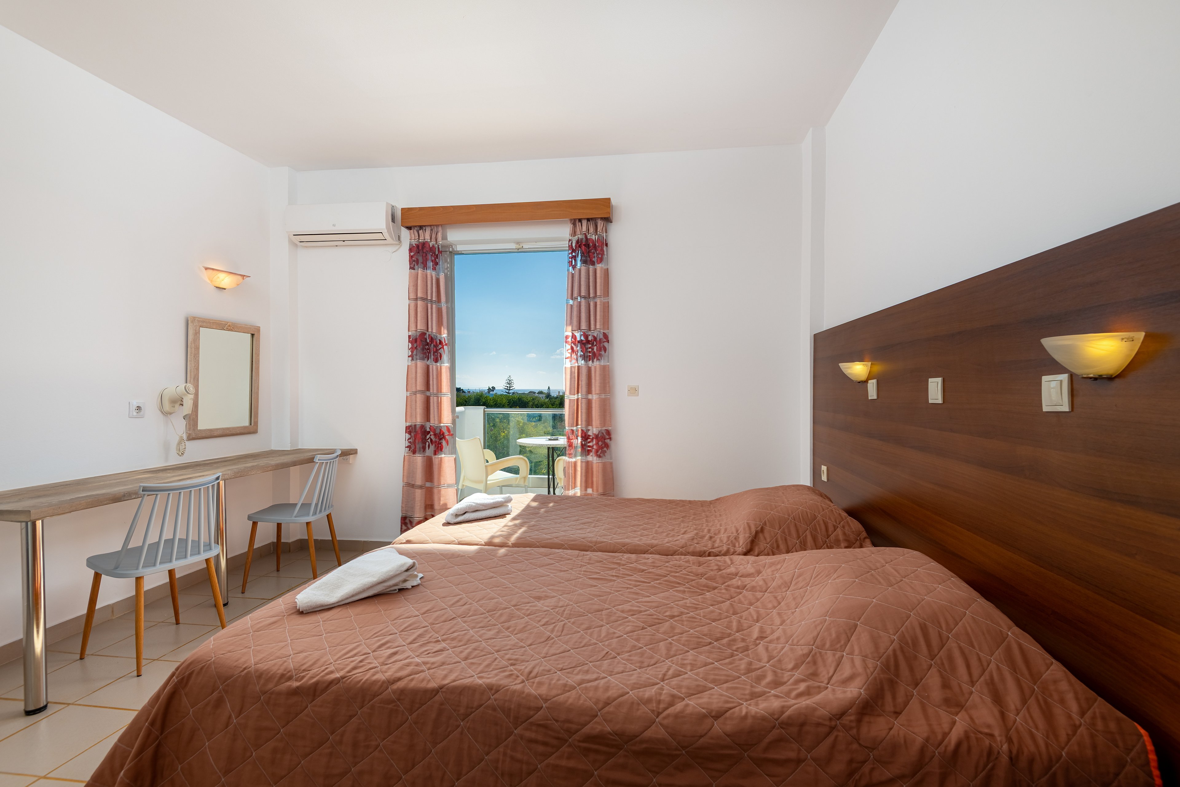 Peros Mayflower Family Studios