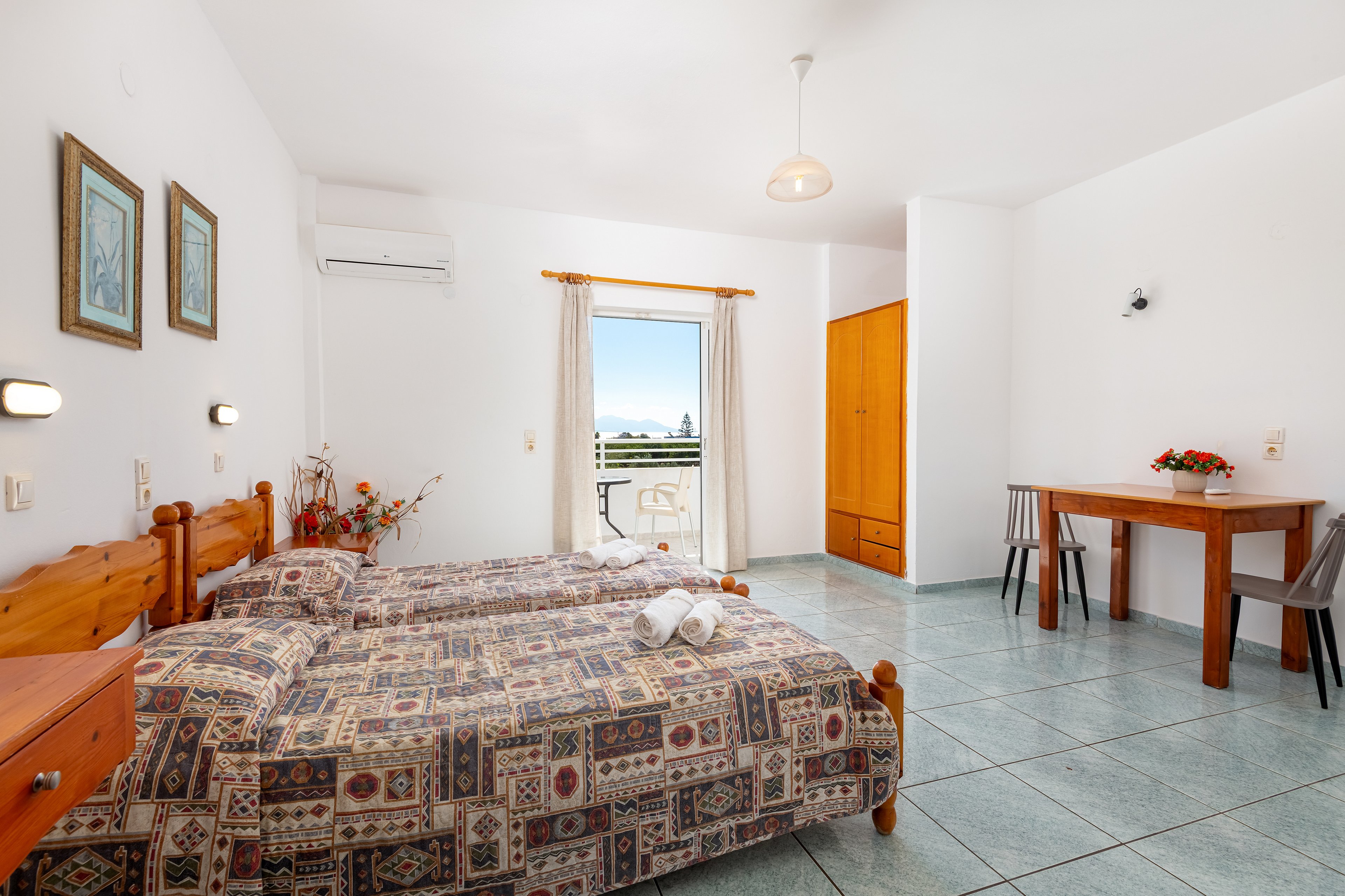 Peros Mayflower Family Studios