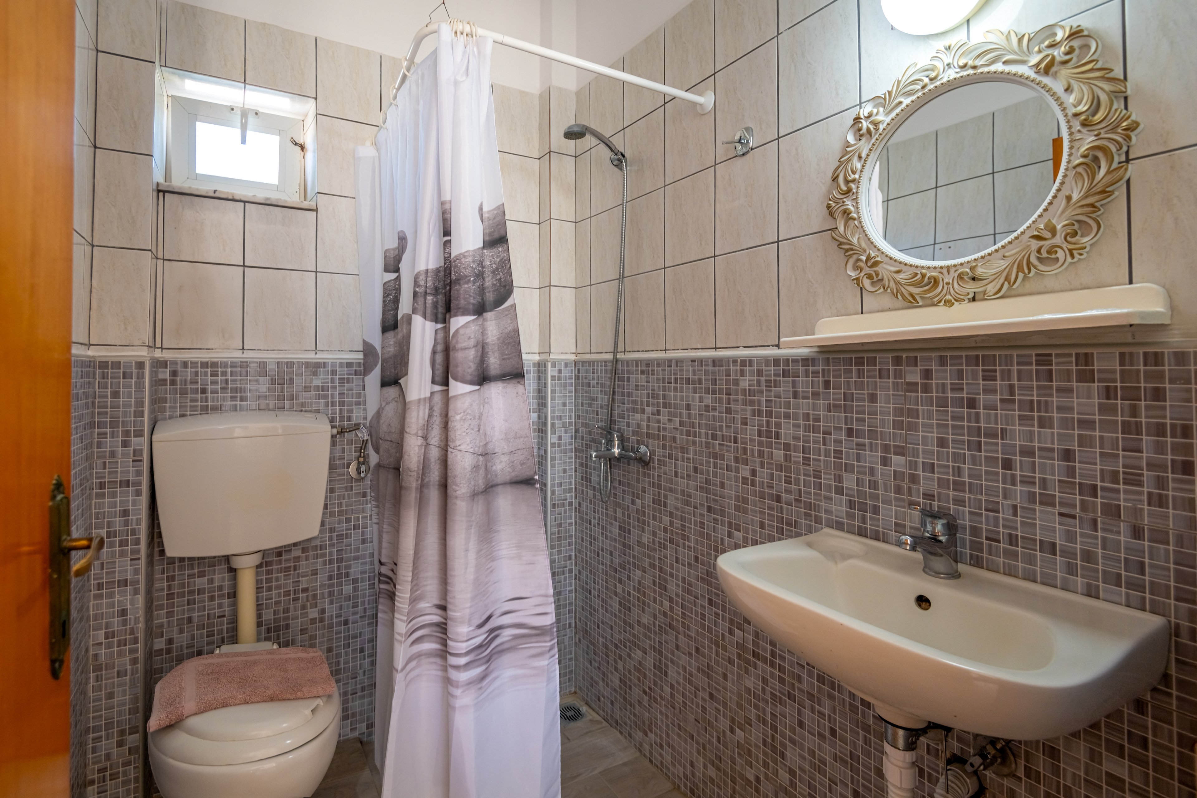 Peros Mayflower Family Studios