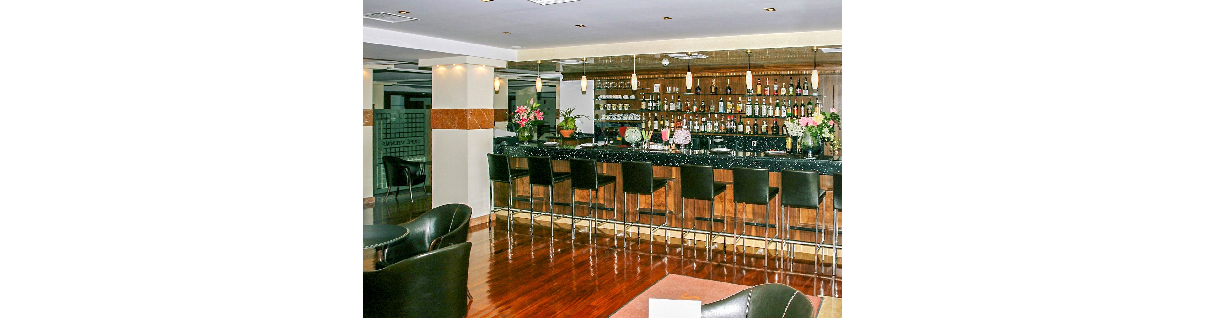 Crithoni's Paradise Hotel