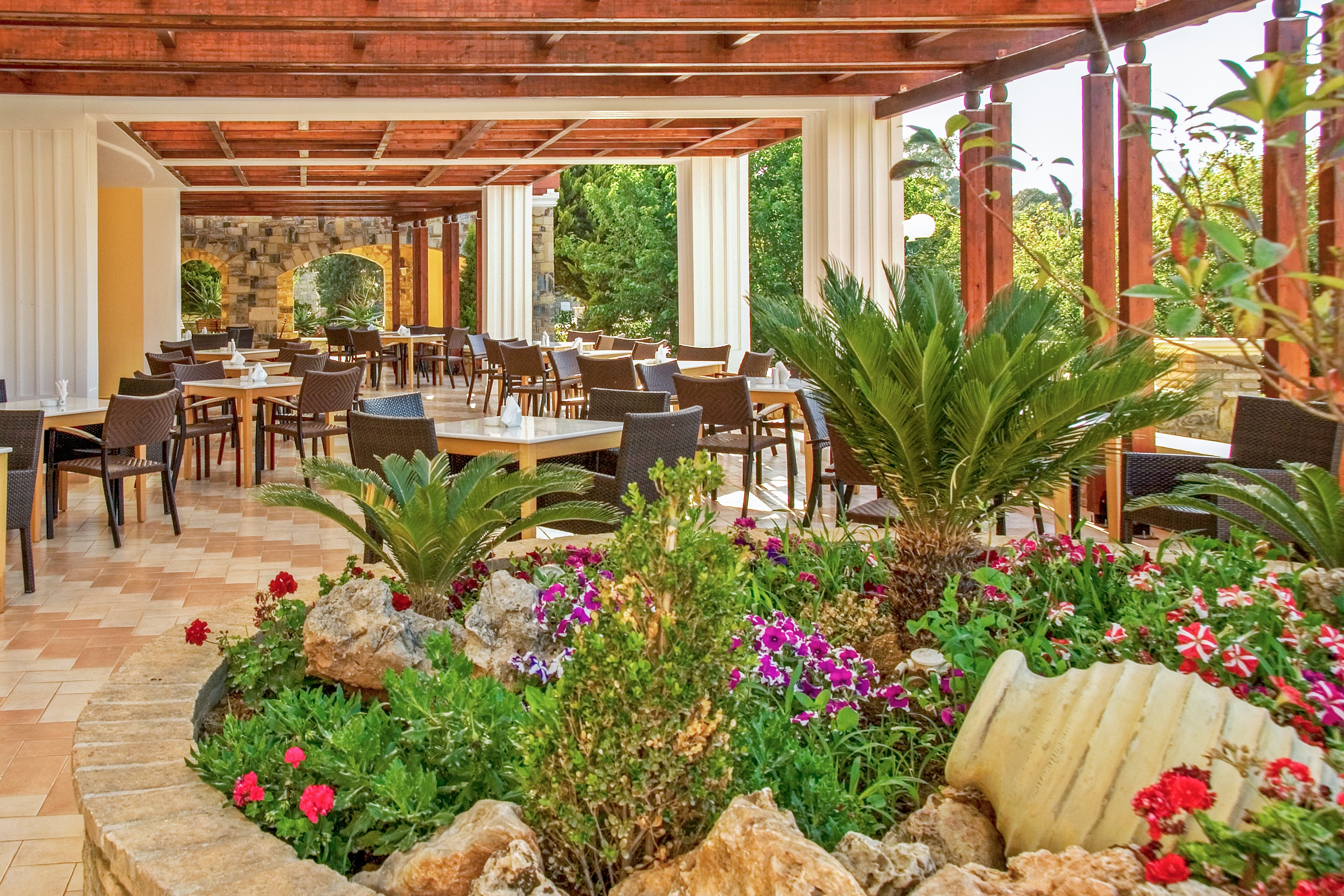 Crithoni's Paradise Hotel