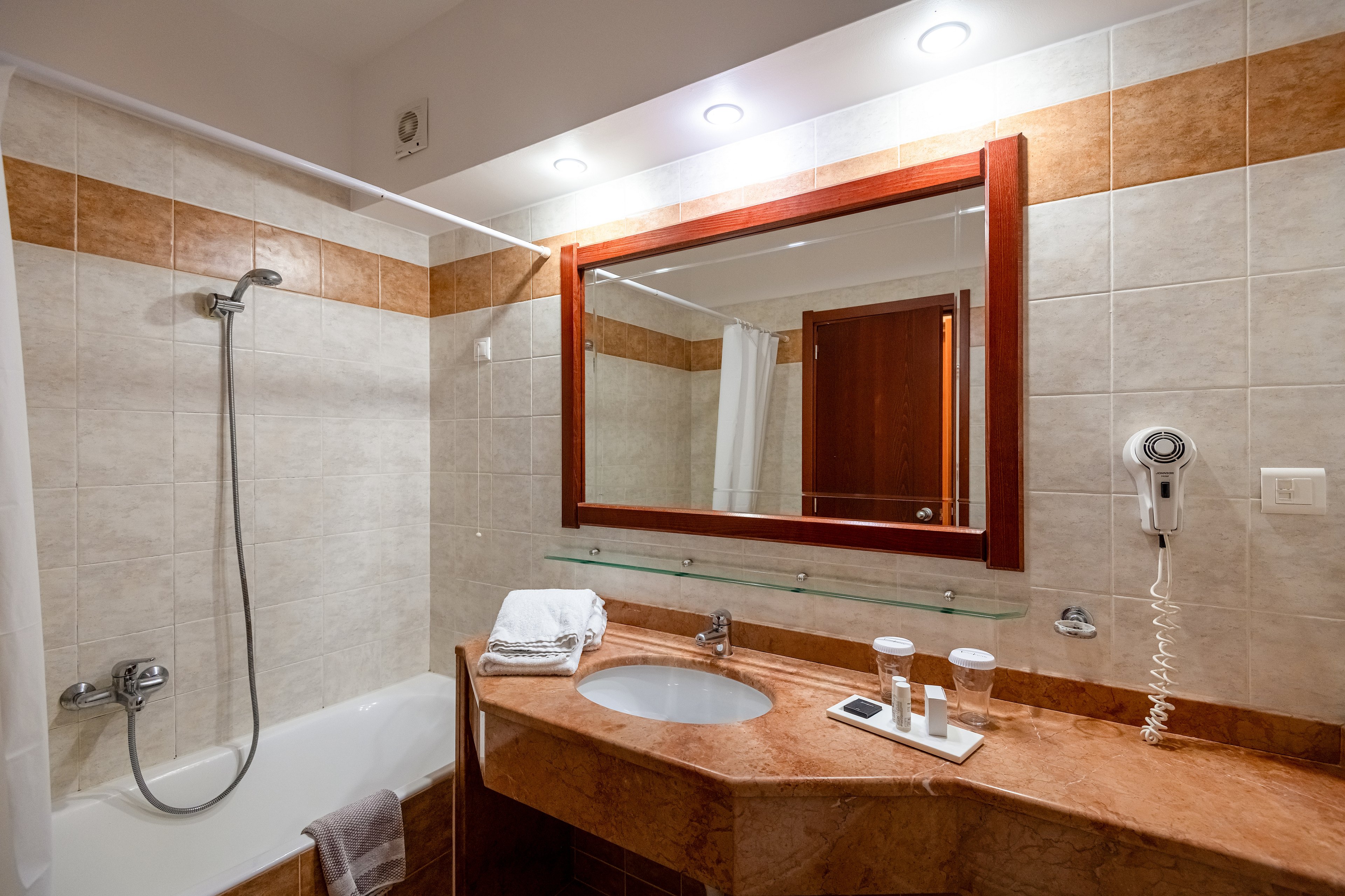 Crithoni's Paradise Hotel