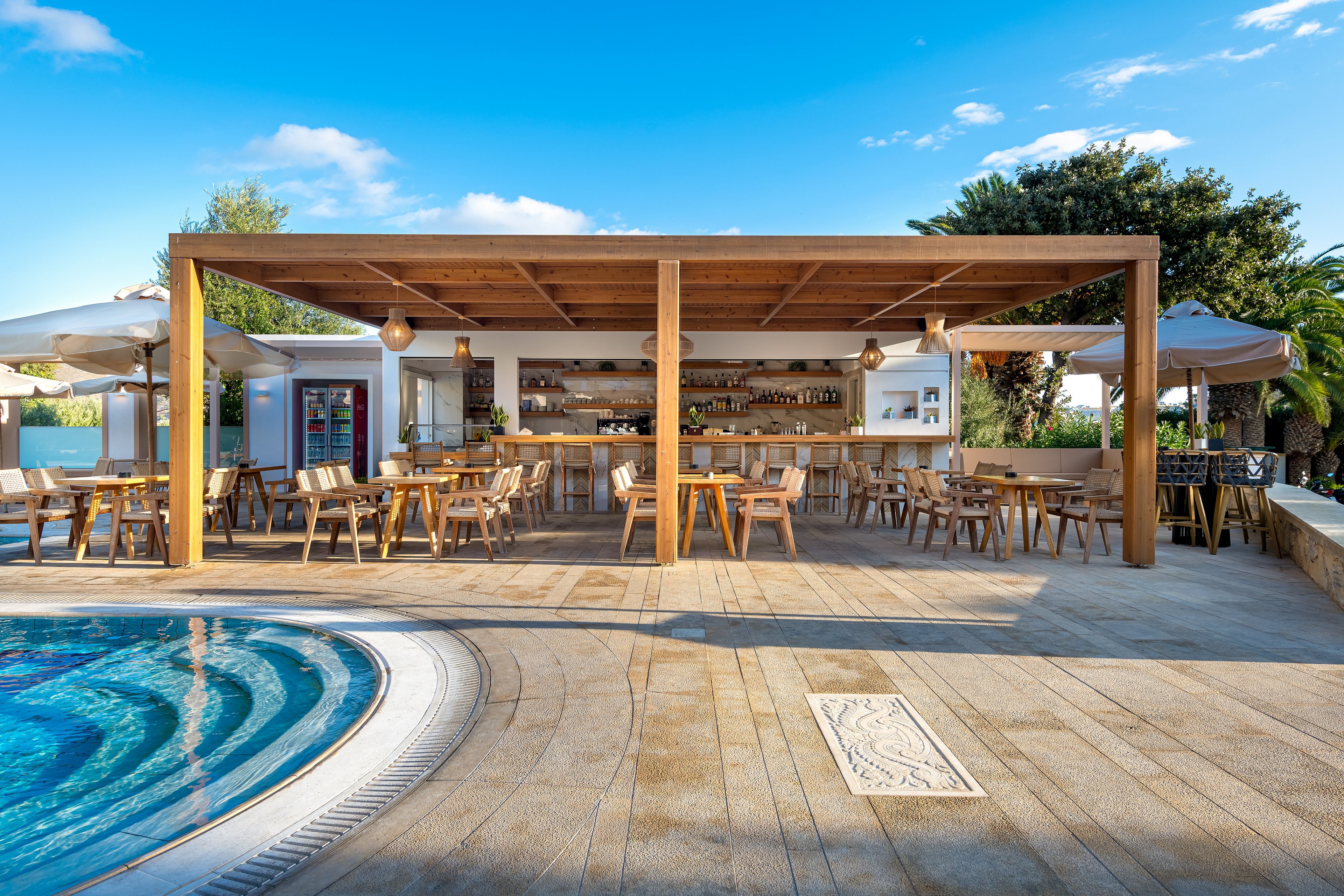 Crithoni's Paradise Hotel