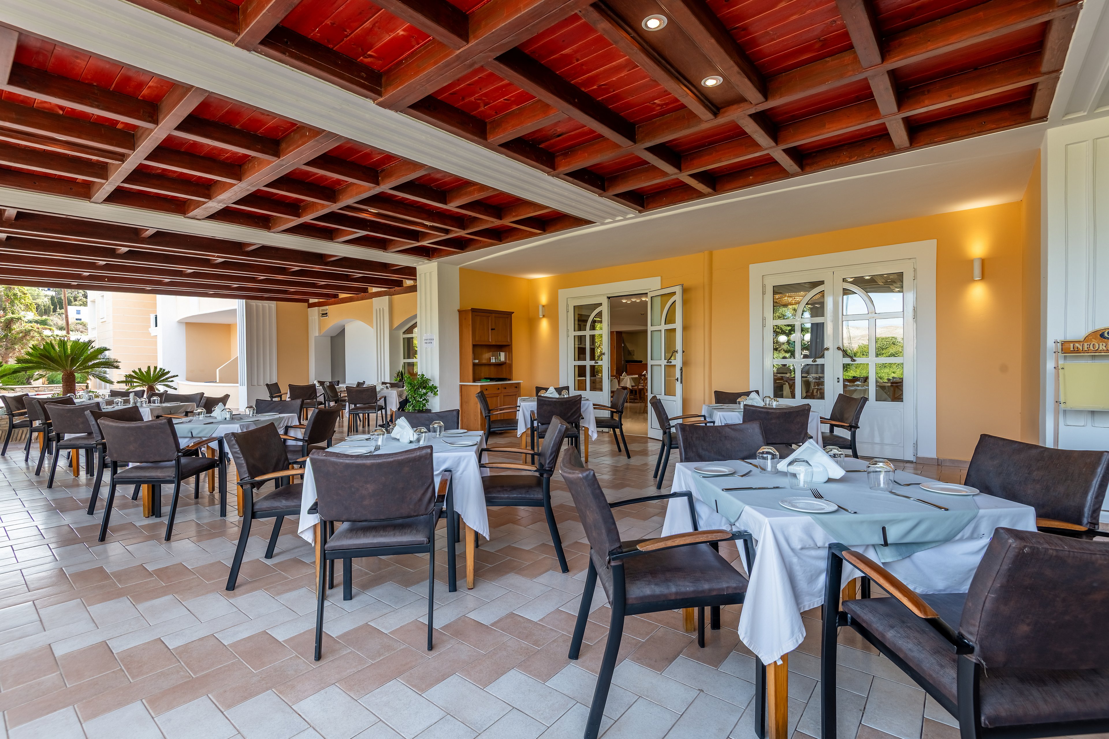 Crithoni's Paradise Hotel