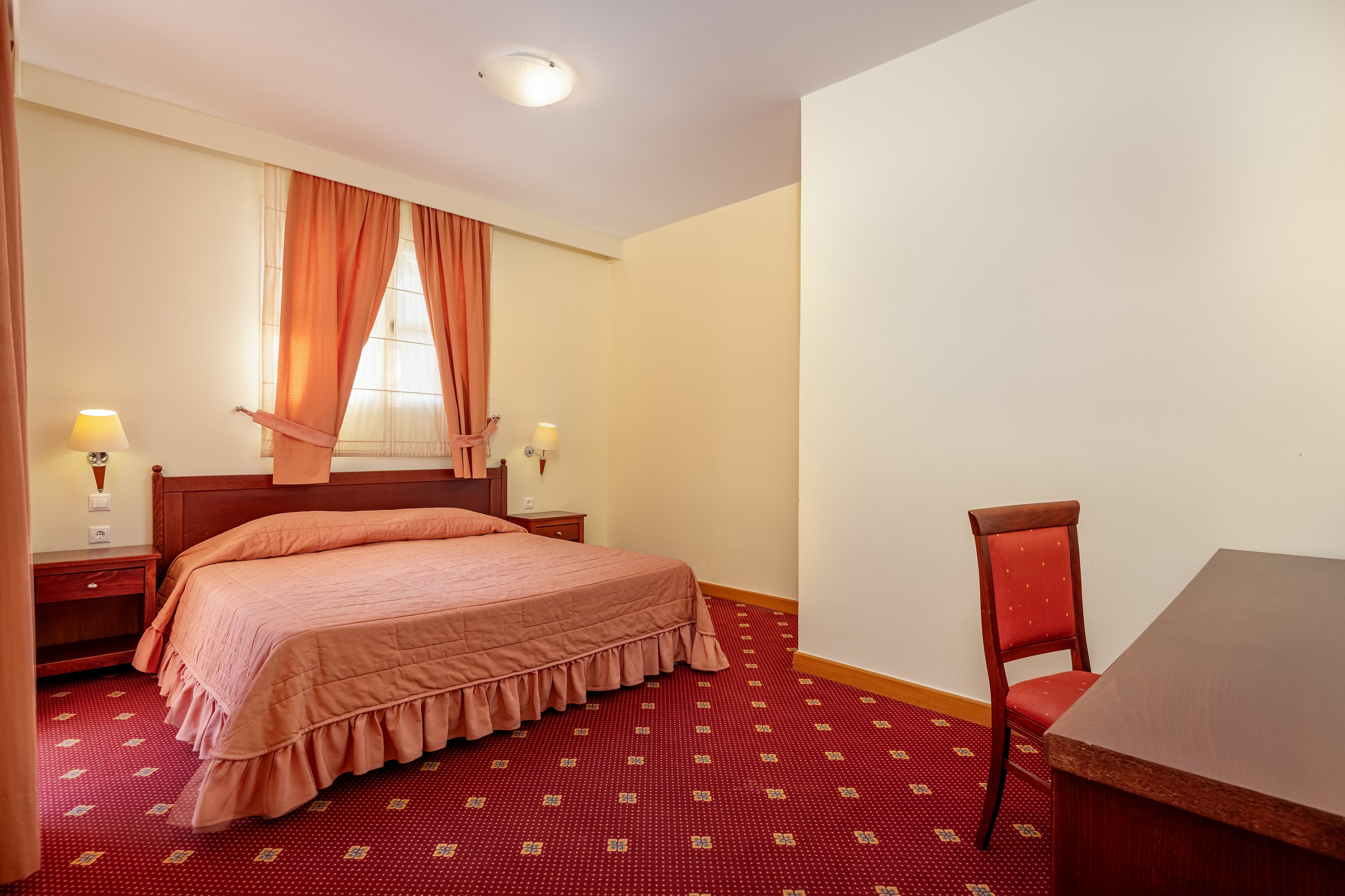 Crithoni's Paradise Hotel