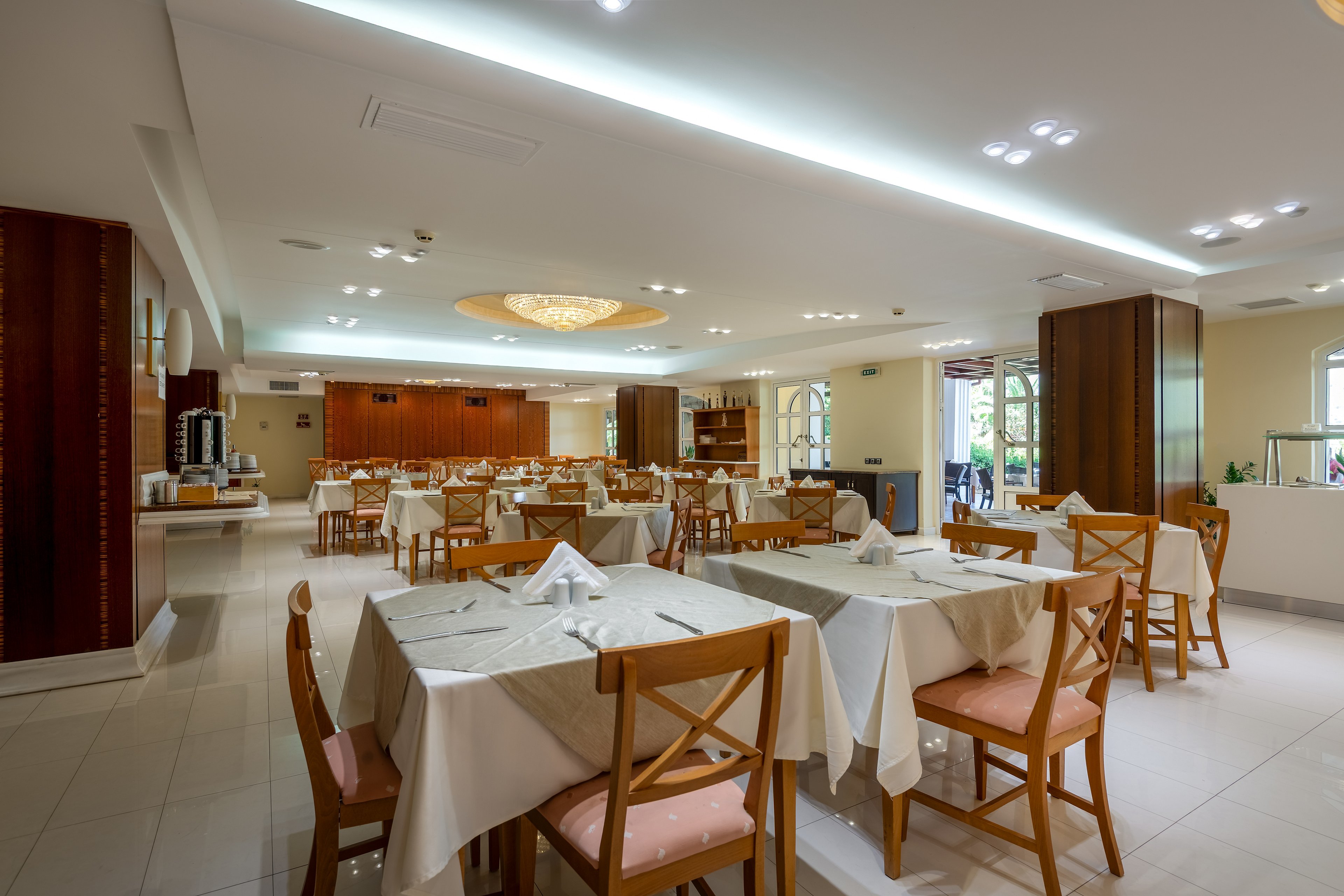 Crithoni's Paradise Hotel