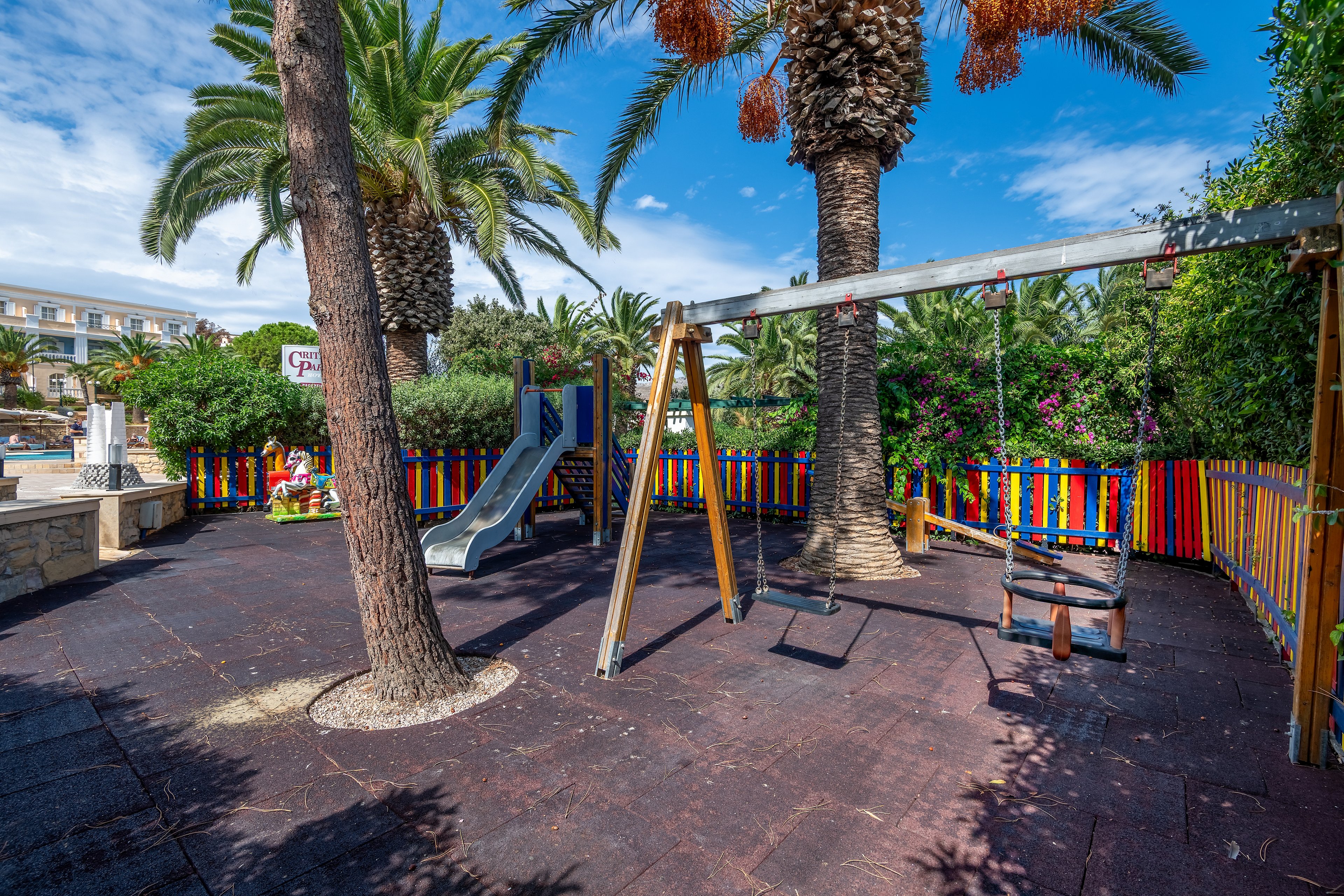 Crithoni's Paradise Hotel