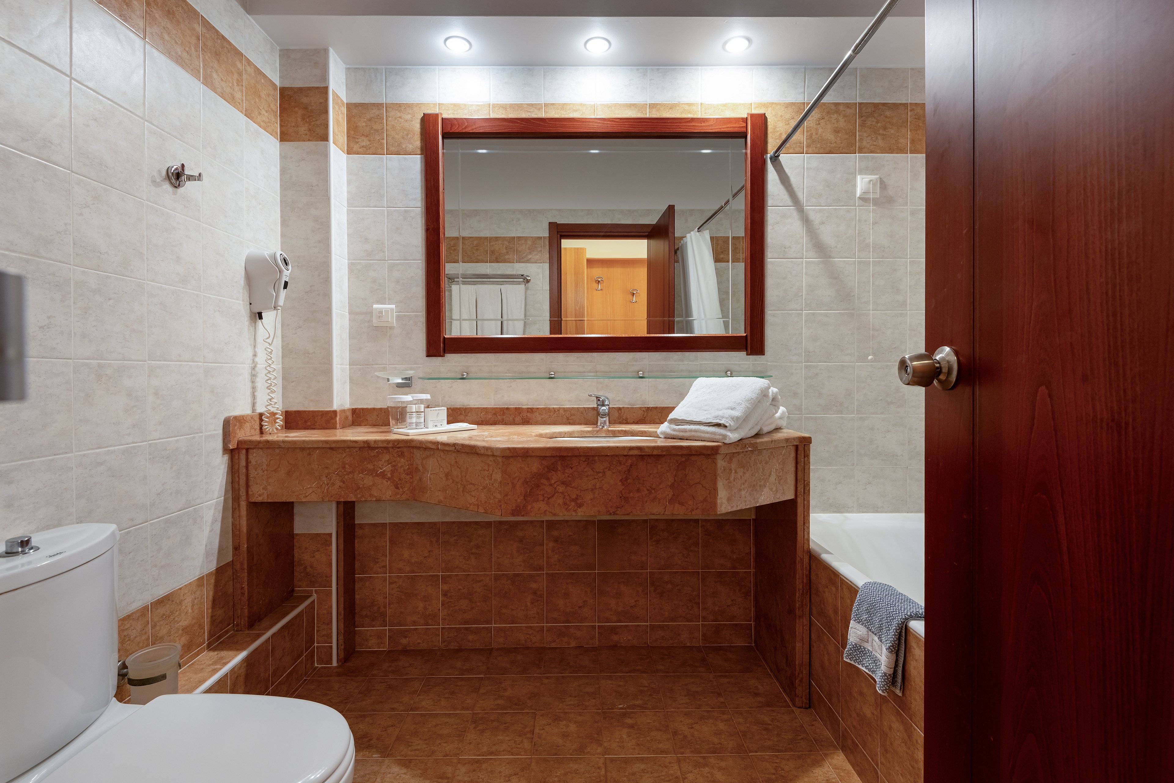 Crithoni's Paradise Hotel