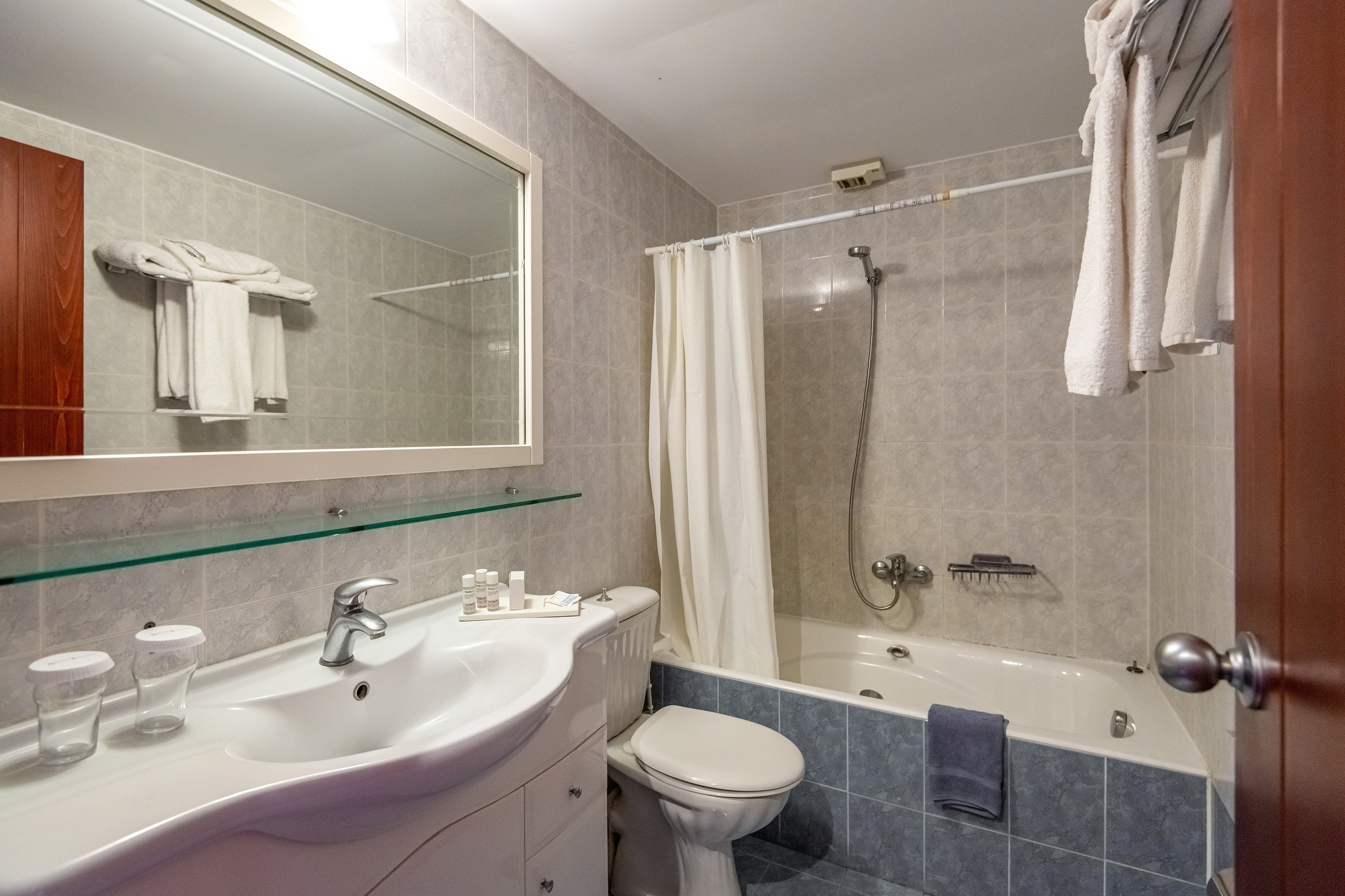 Crithoni's Paradise Hotel