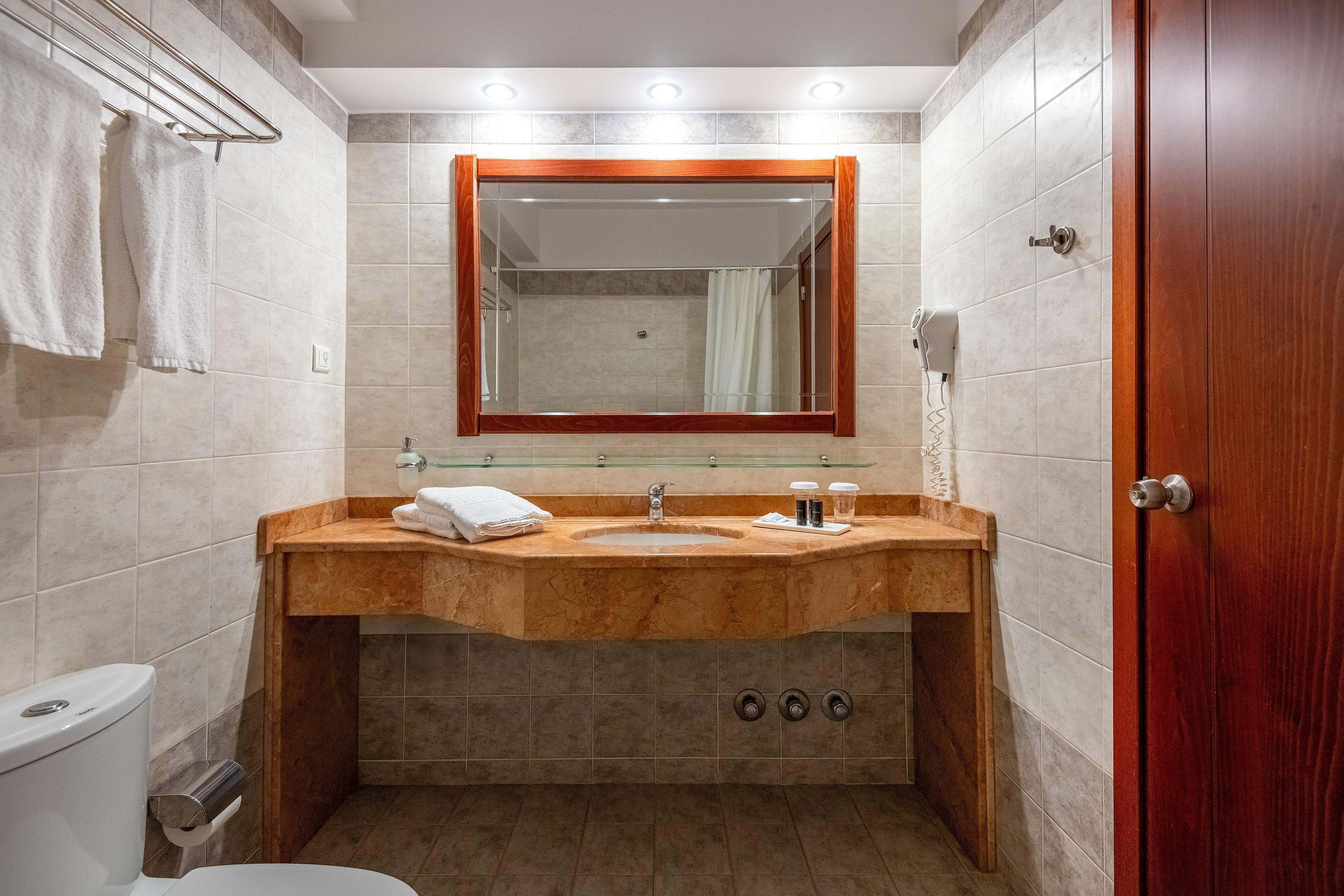 Crithoni's Paradise Hotel