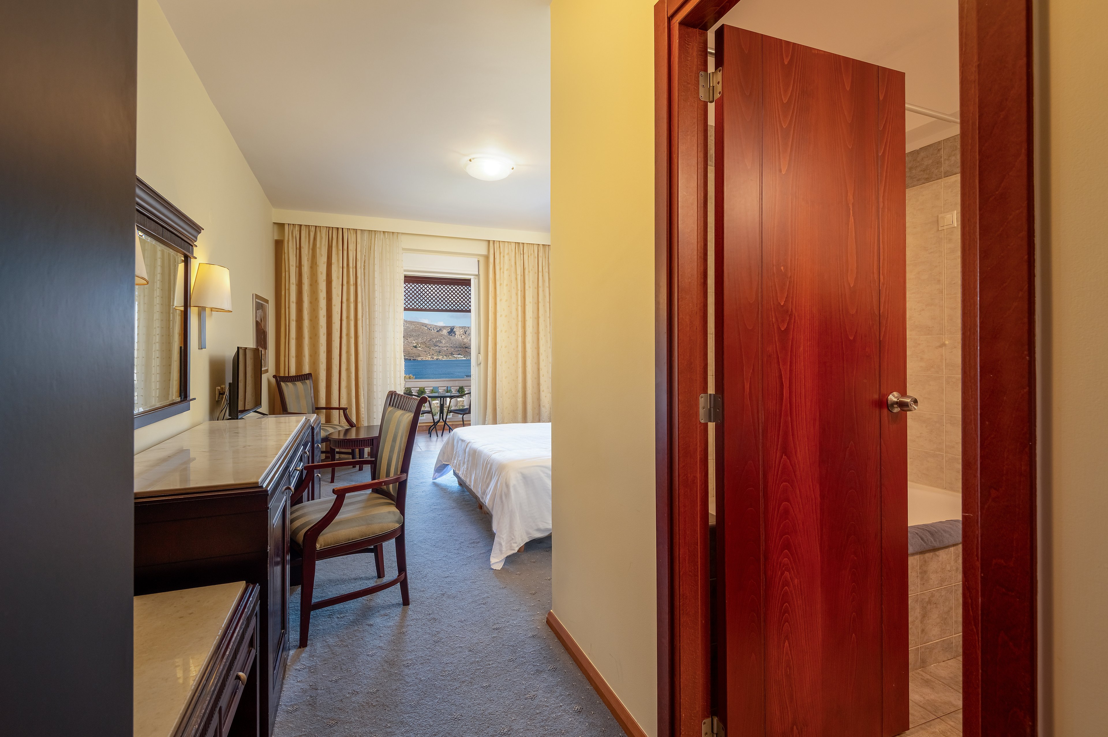 Crithoni's Paradise Hotel