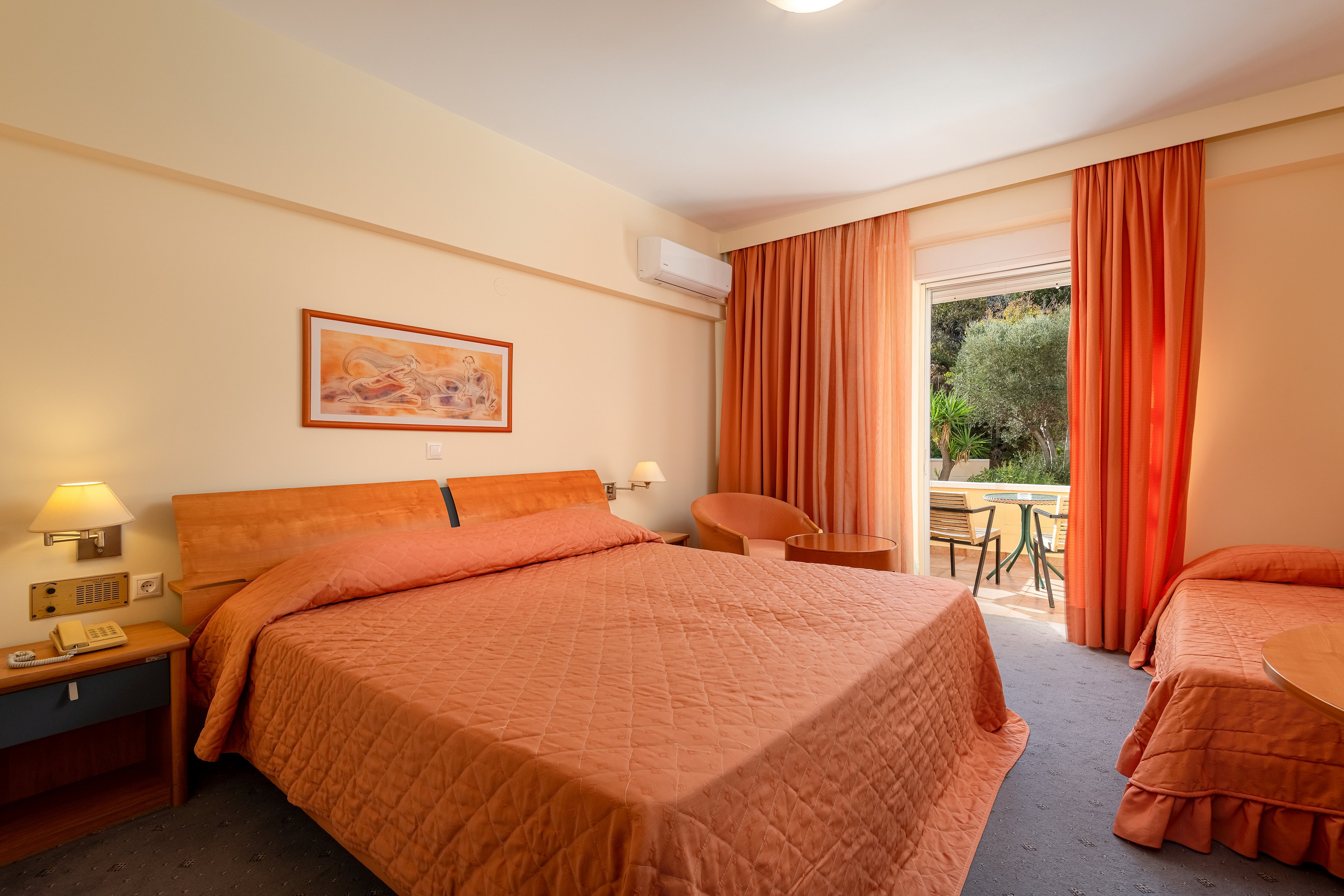 Crithoni's Paradise Hotel