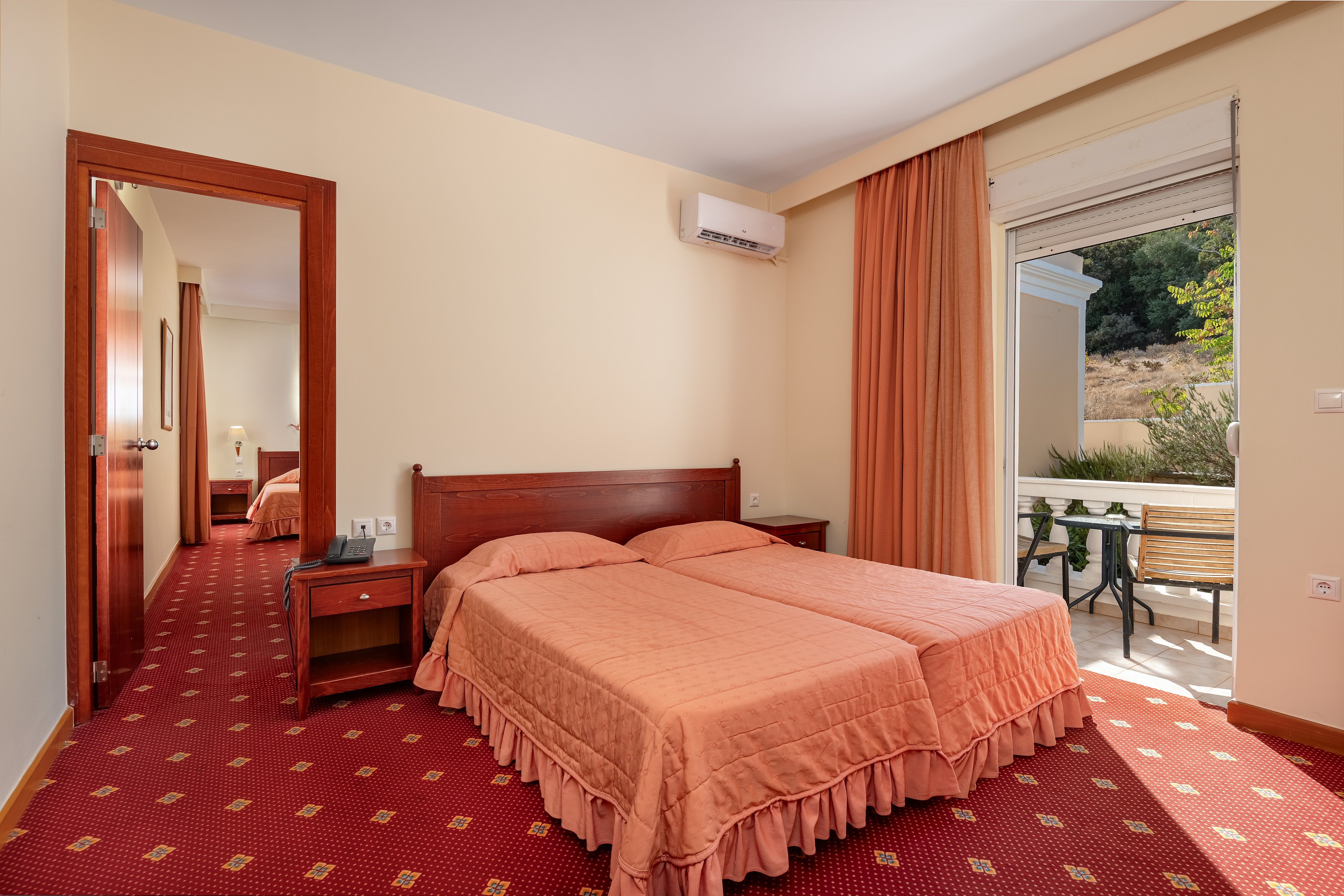 Crithoni's Paradise Hotel