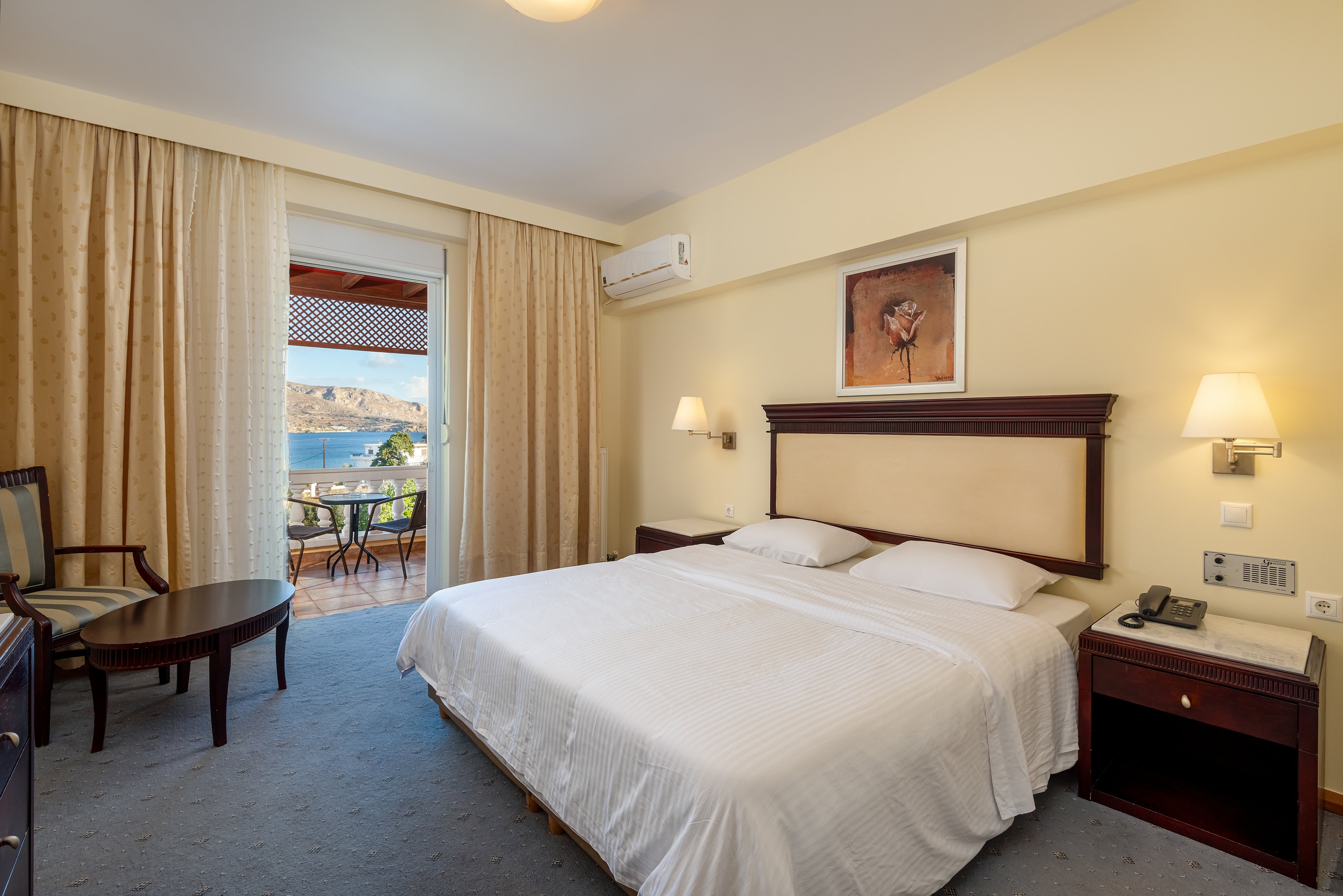 Crithoni's Paradise Hotel