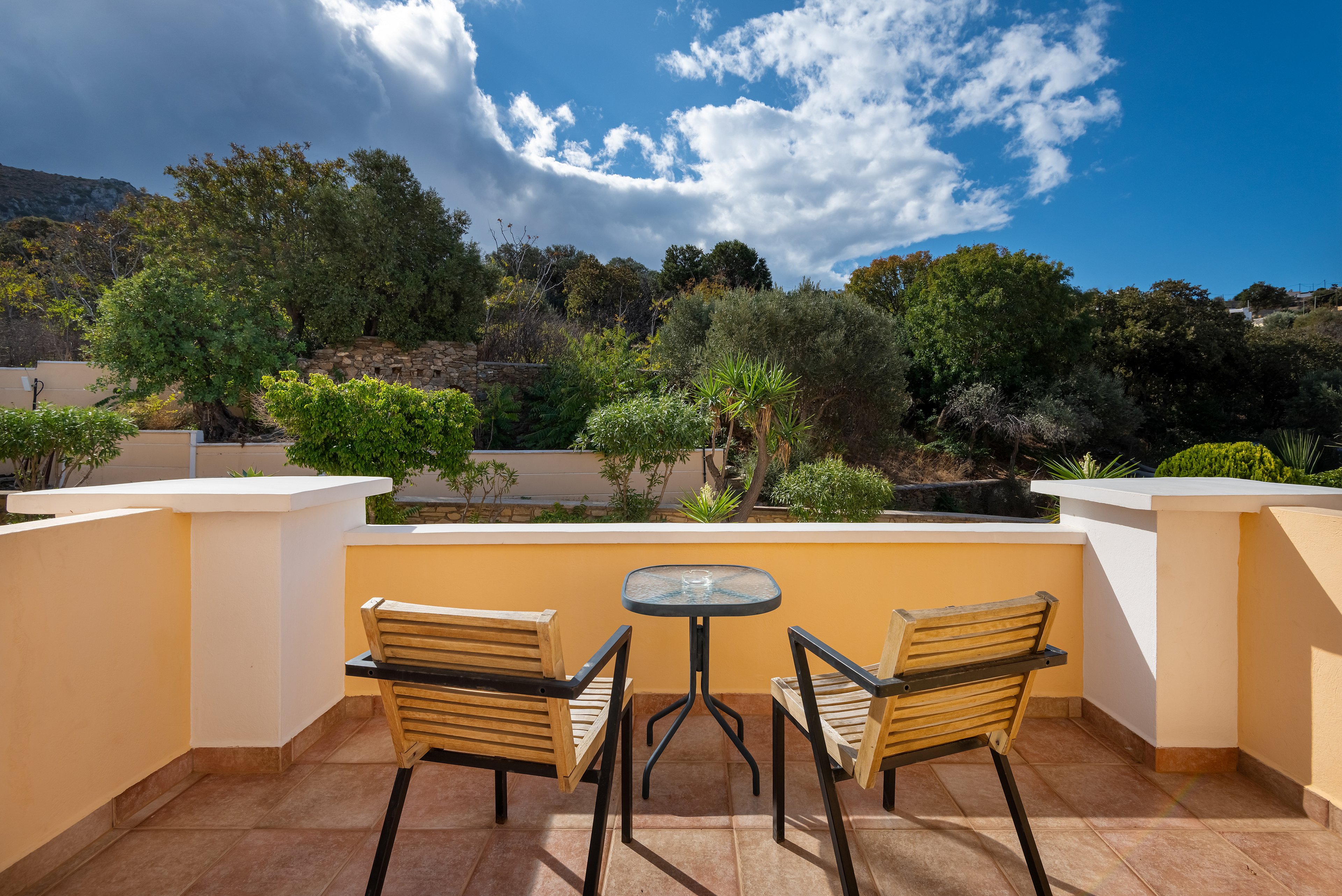 Crithoni's Paradise Hotel