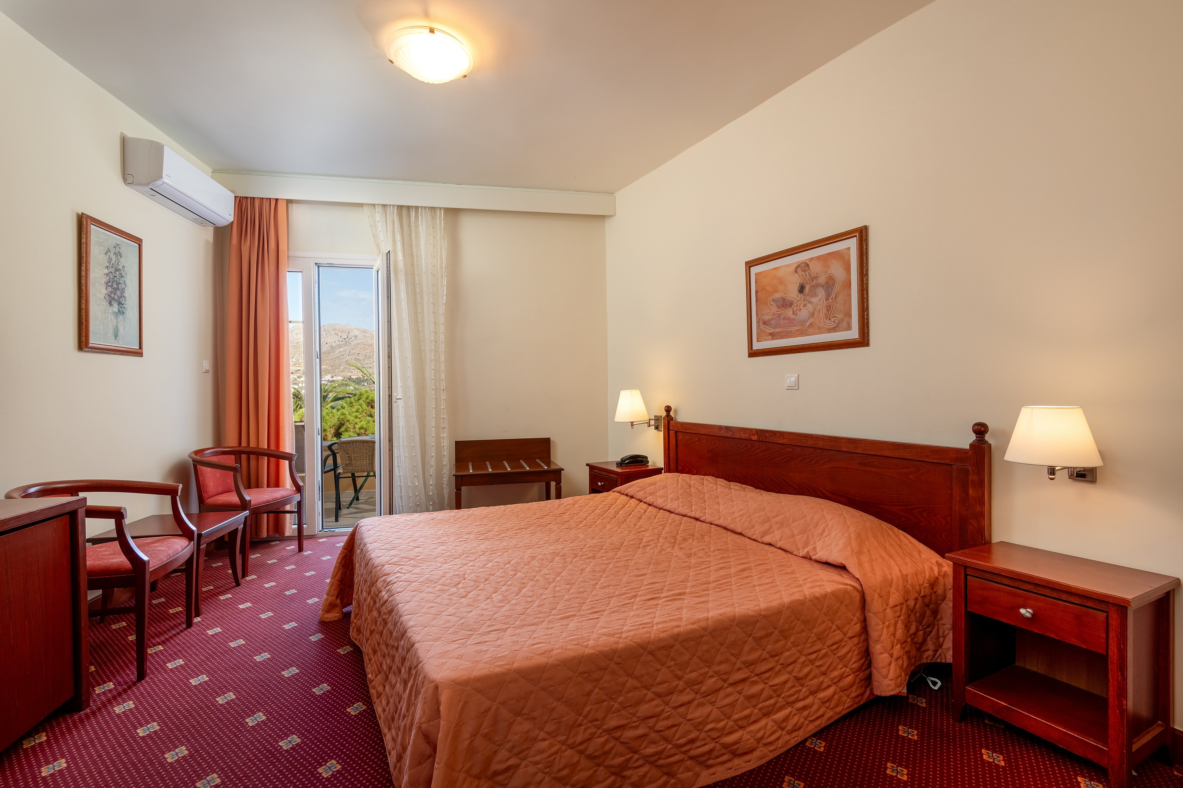 Crithoni's Paradise Hotel