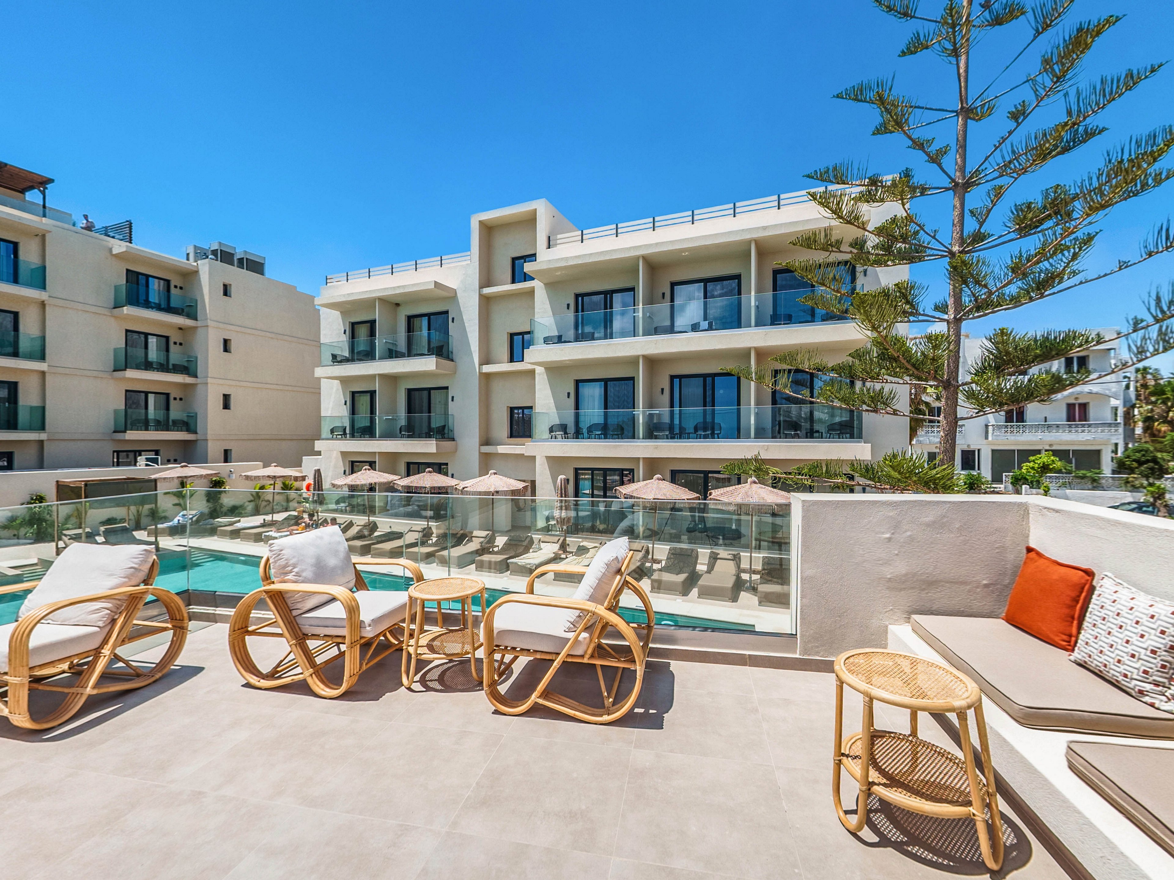 Cabana Blu Hotel & Suites