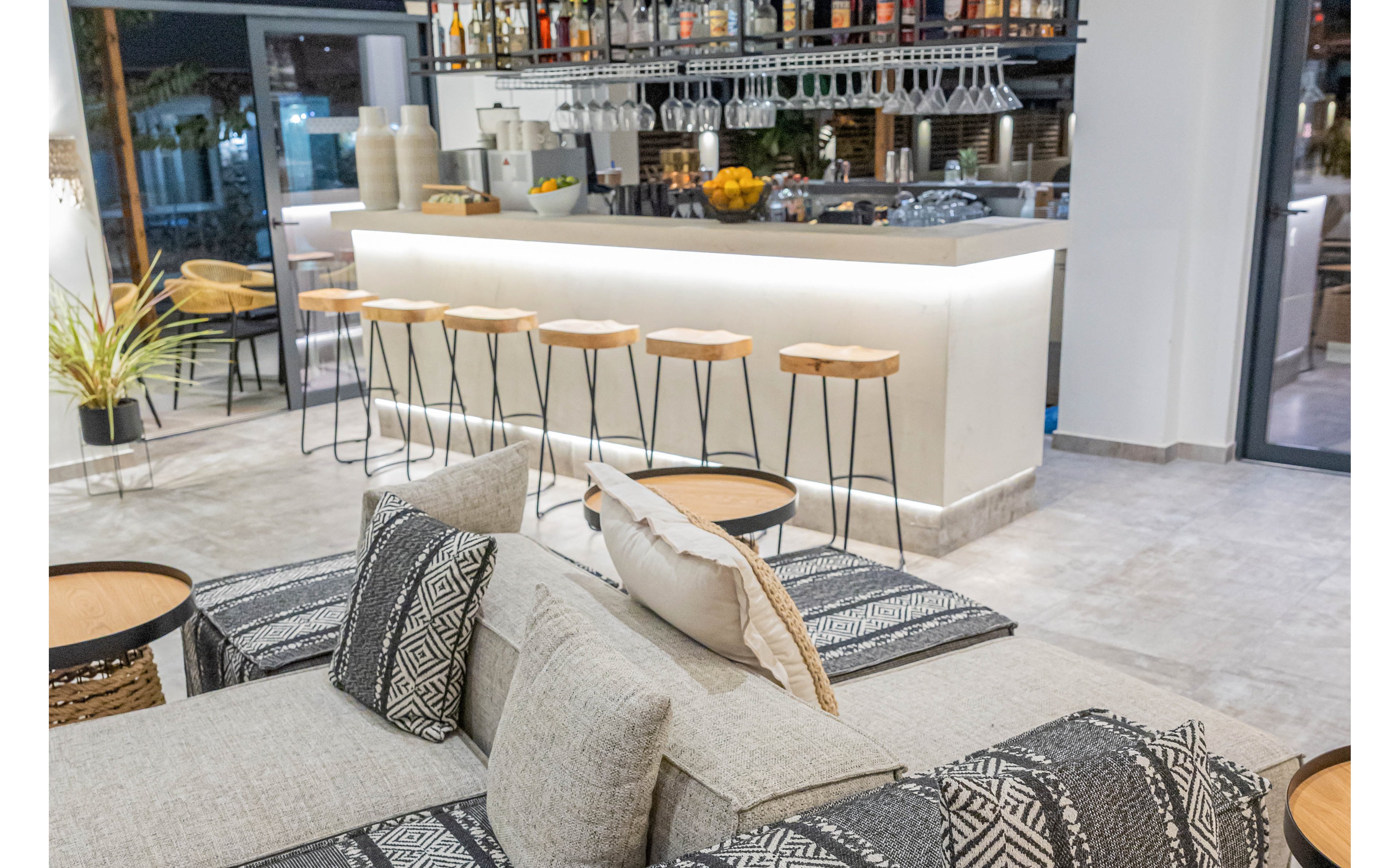 Cabana Blu Hotel & Suites