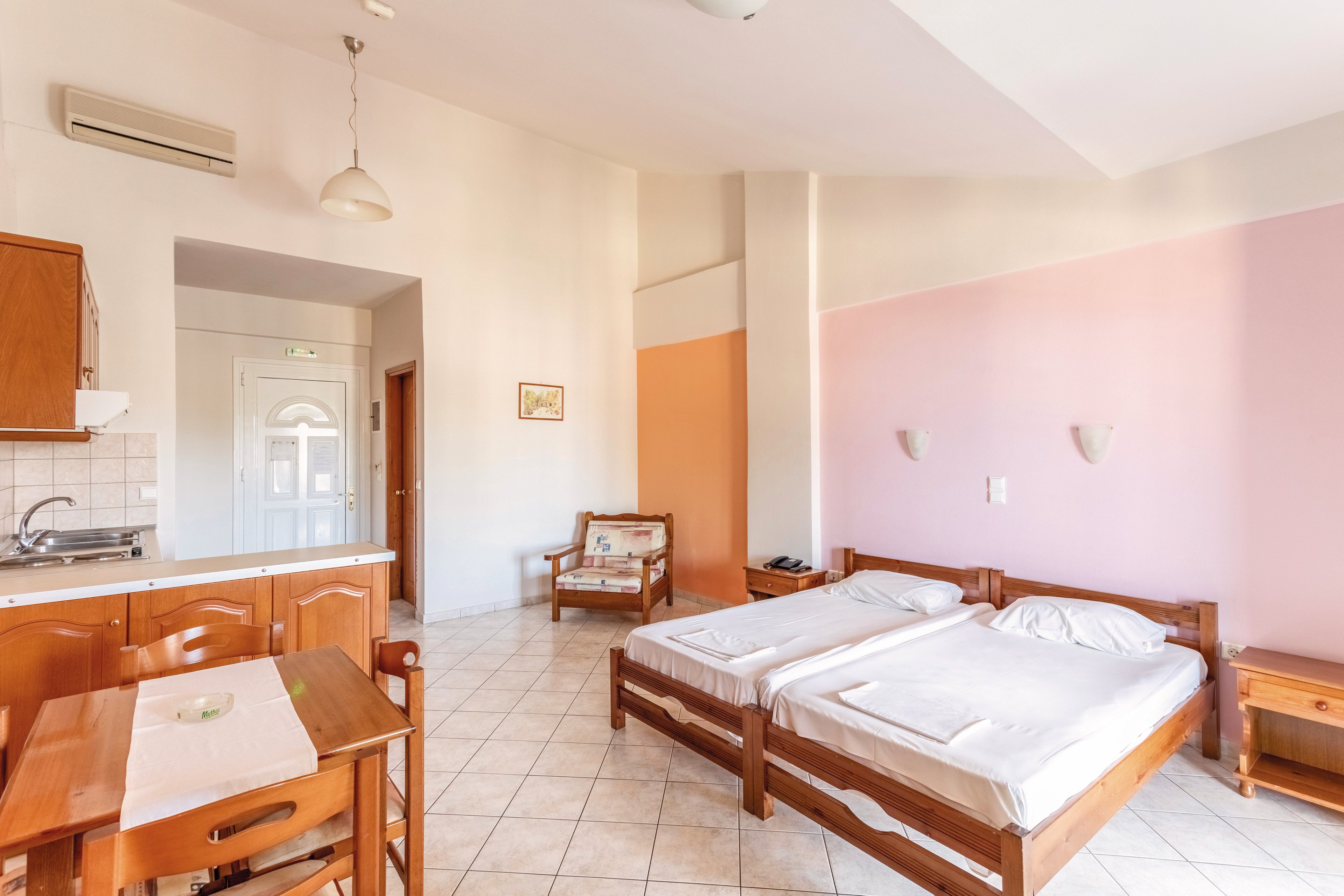 Aiolos Hotel Apartments