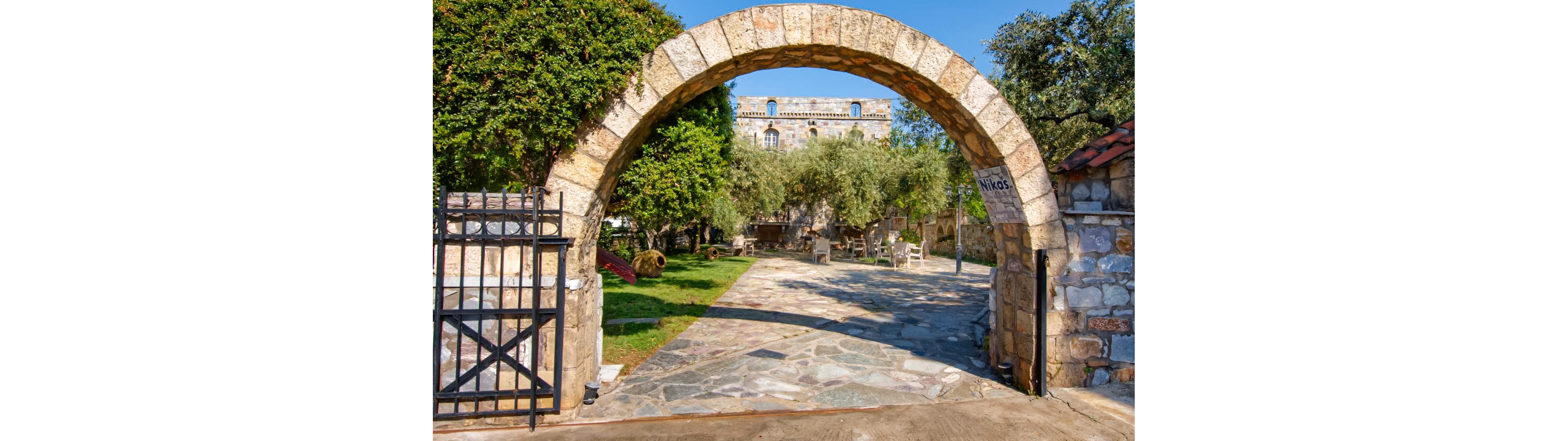 Nikas Rooms and Apartments