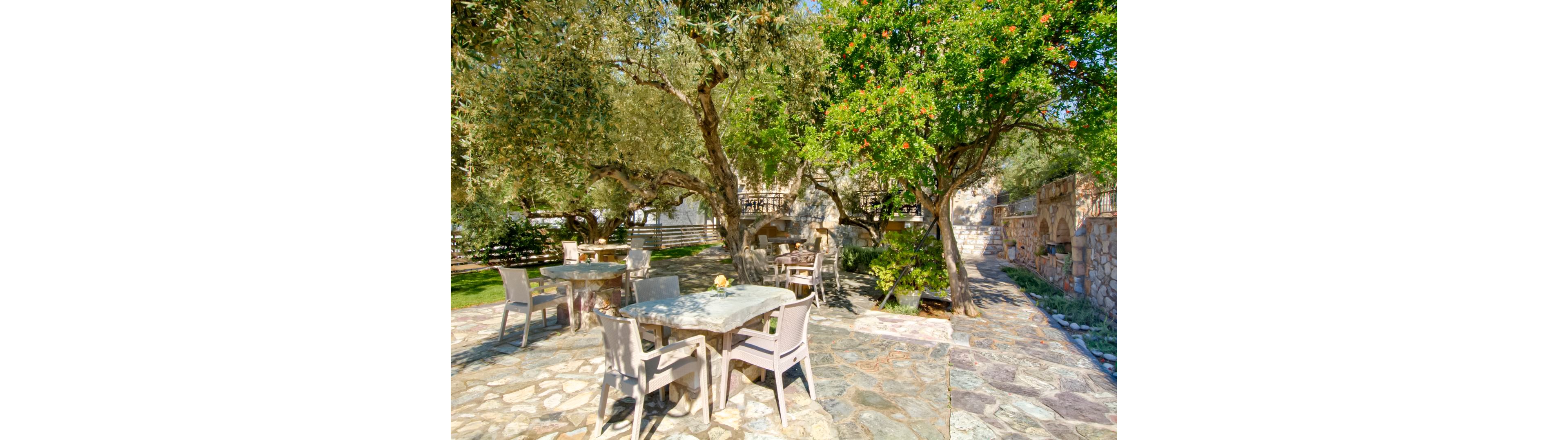 Nikas Rooms and Apartments